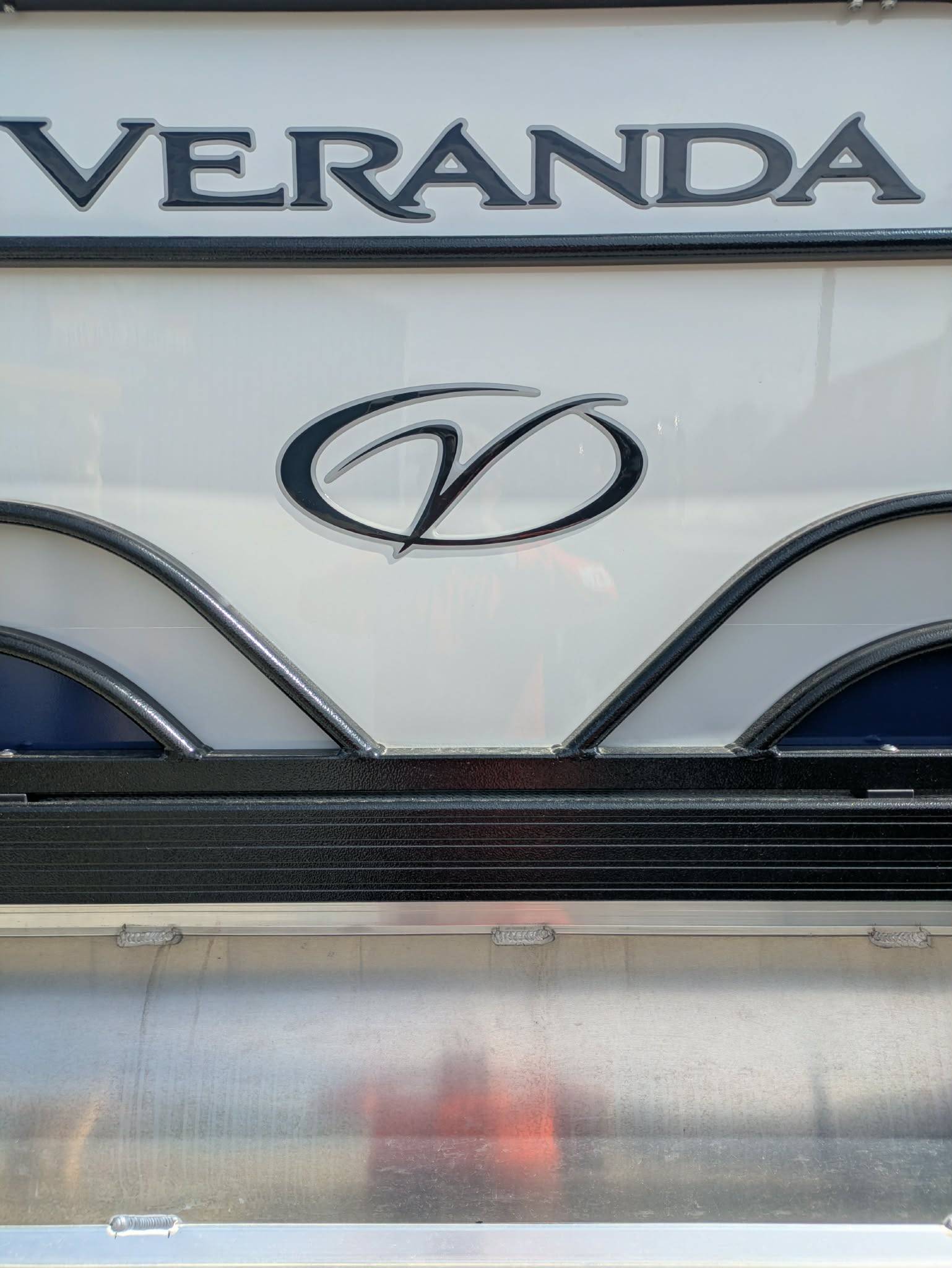  2026 Veranda Vista Sport VS22RC Tritoon w/ Yamaha F200LC + Trailer-11