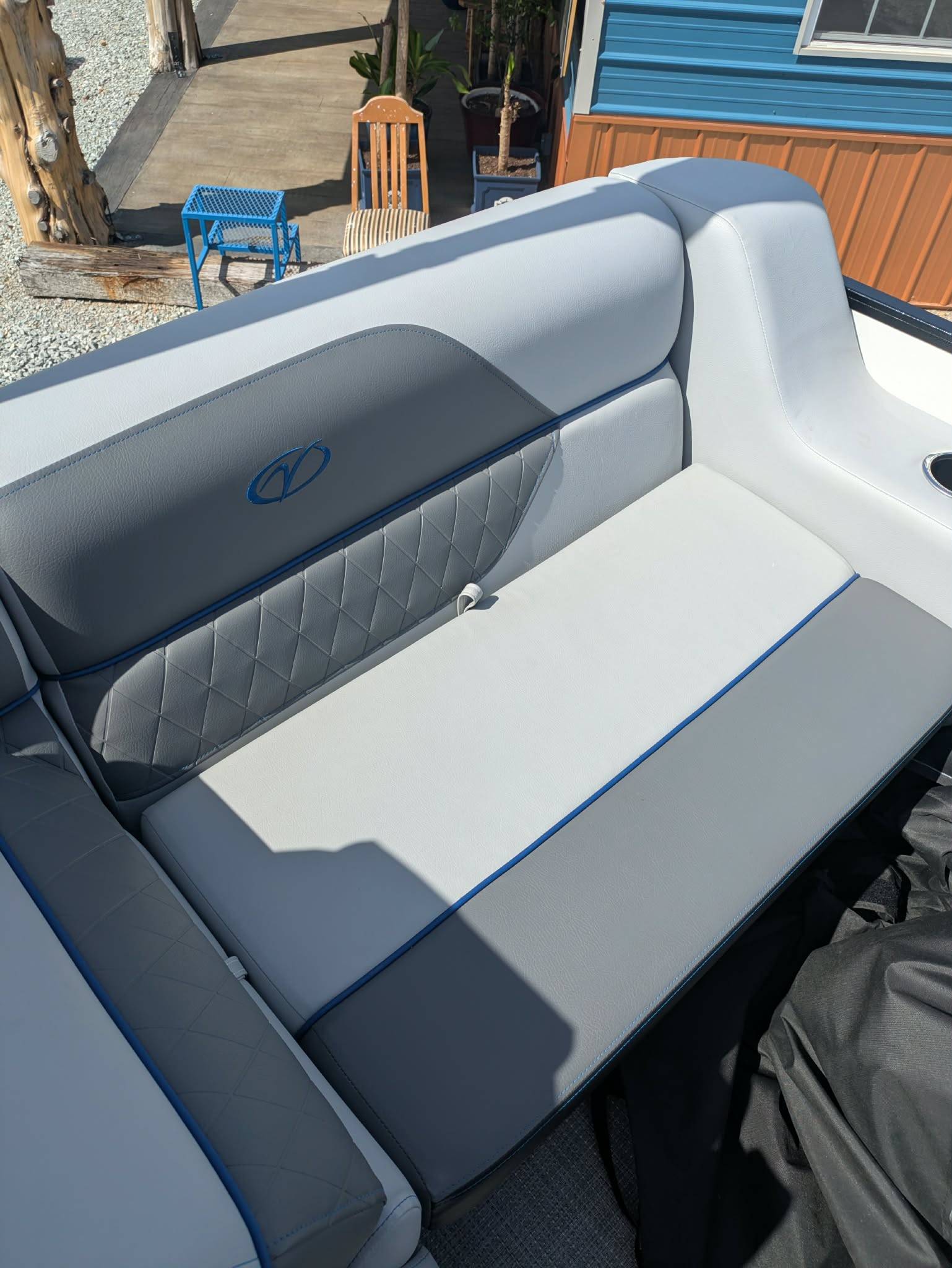  2026 Veranda Vista Sport VS22RC Tritoon w/ Yamaha F200LC + Trailer-15