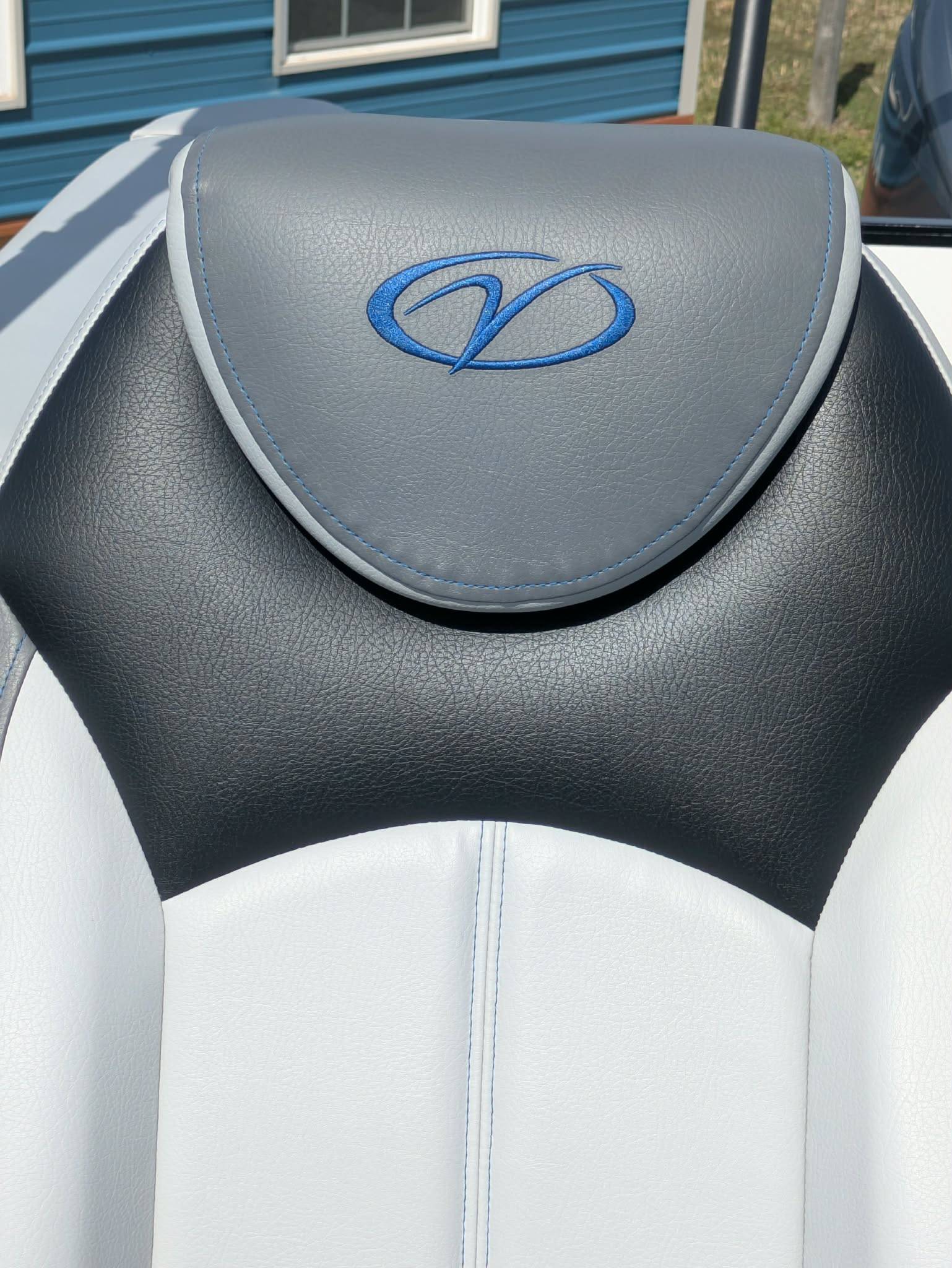  2026 Veranda Vista Sport VS22RC Tritoon w/ Yamaha F200LC + Trailer-19