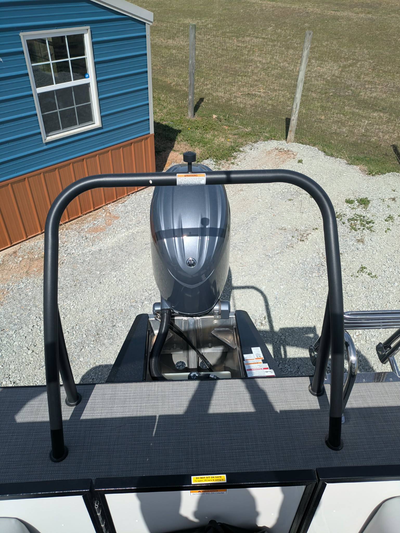  2026 Veranda Vista Sport VS22RC Tritoon w/ Yamaha F200LC + Trailer-18