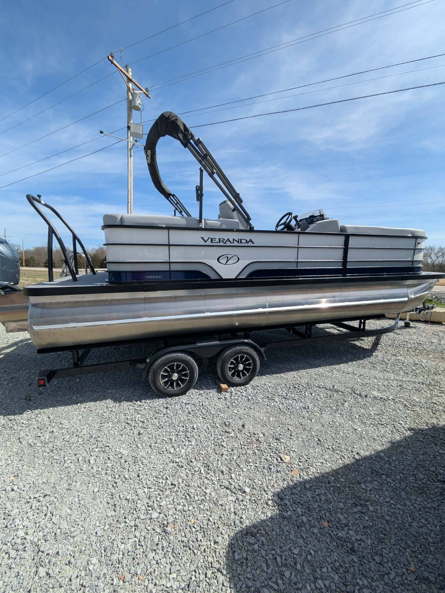  2026 Veranda Vista Sport VS22RC Tritoon w/ Yamaha F200LC + Trailer