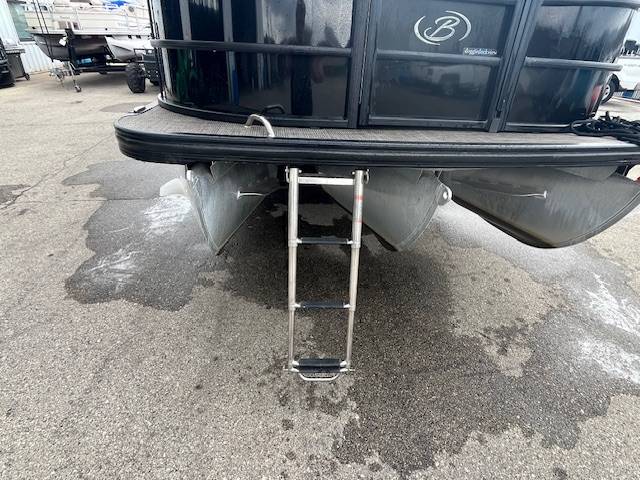 boat-carouselImage-image