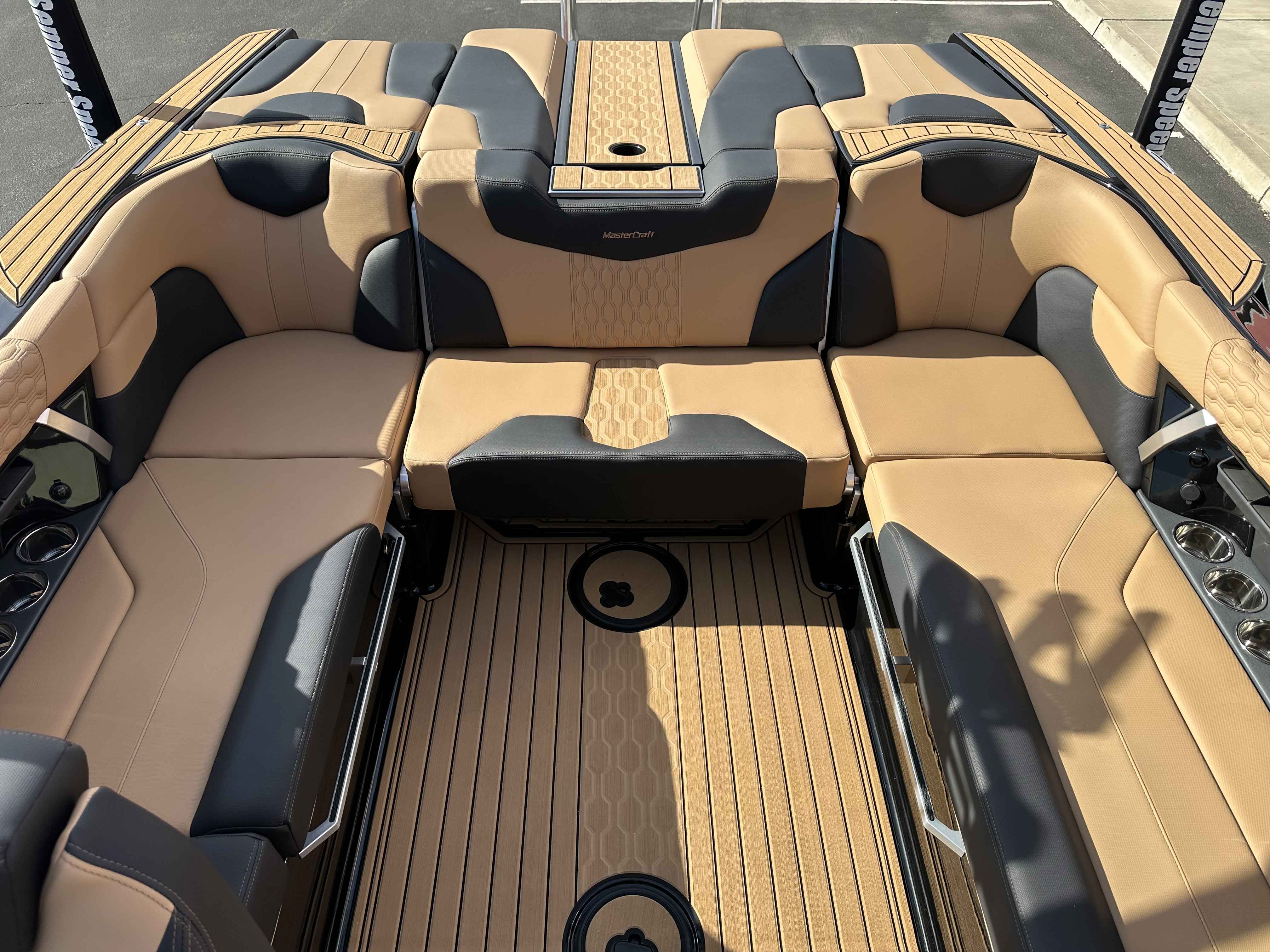 2022 Mastercraft XT22-8