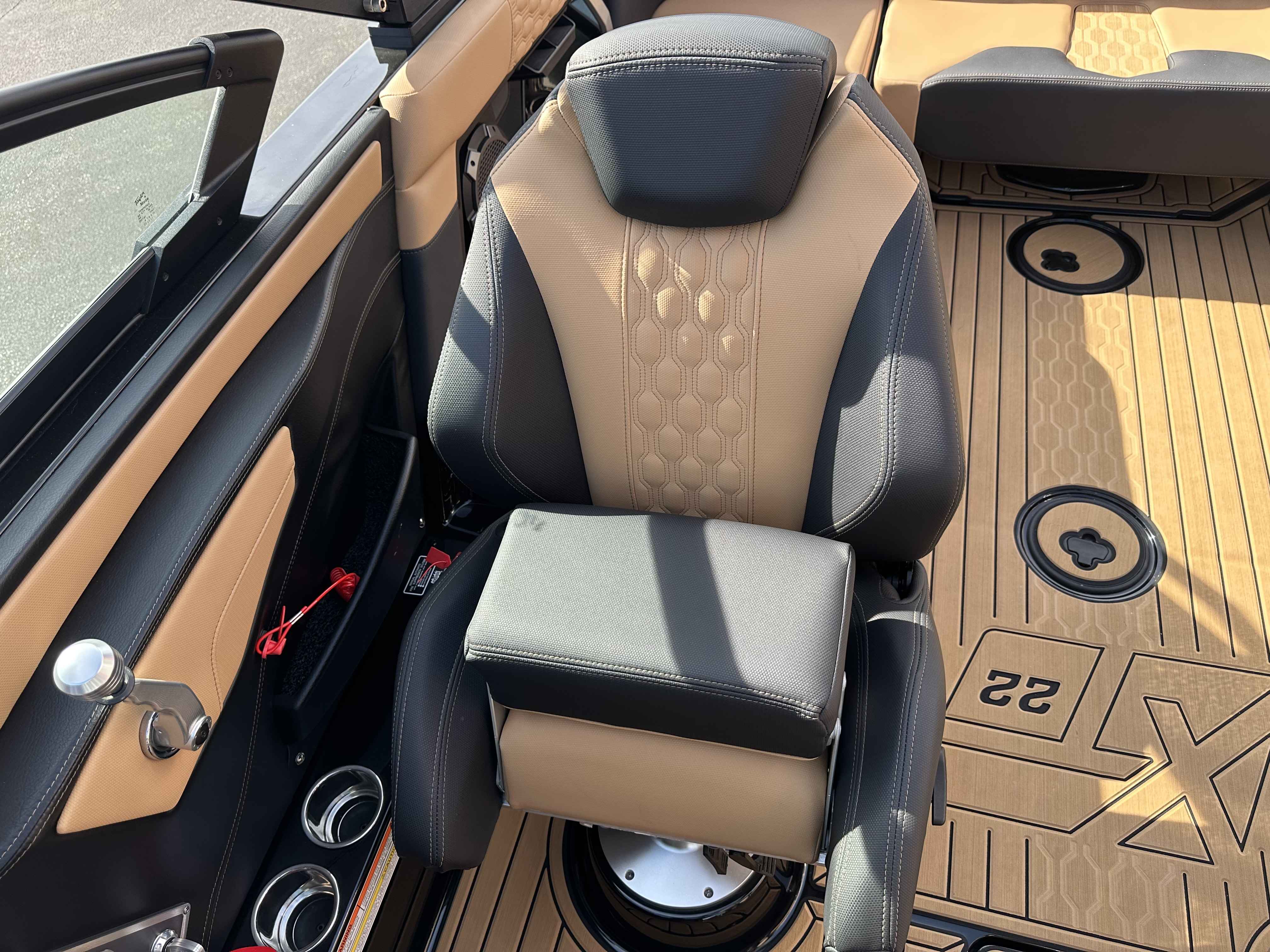 2022 Mastercraft XT22-13