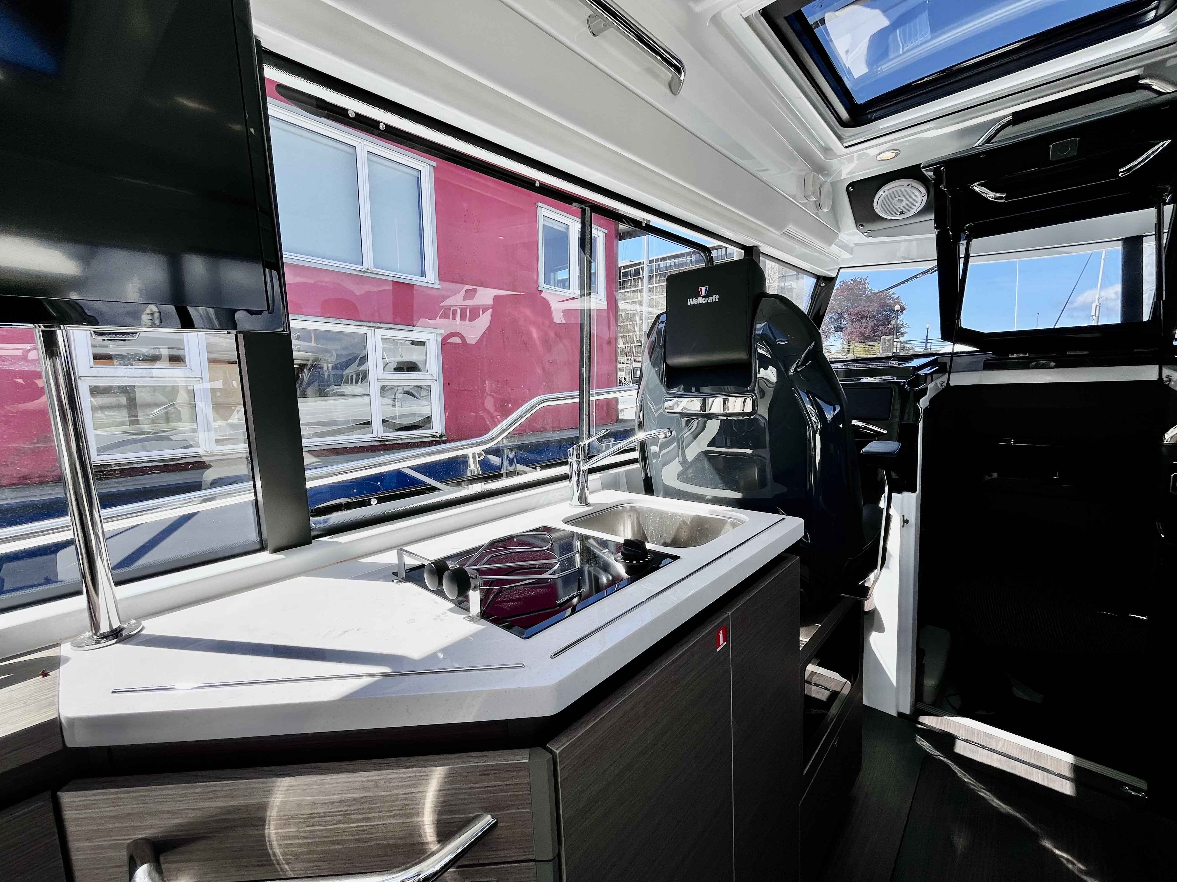 Pre-Owned 2025 Wellcraft 38 Explorer for Sale | Vancouver, BC | M&P Yacht Centre | 67842e24b0cd942f1801e2e6