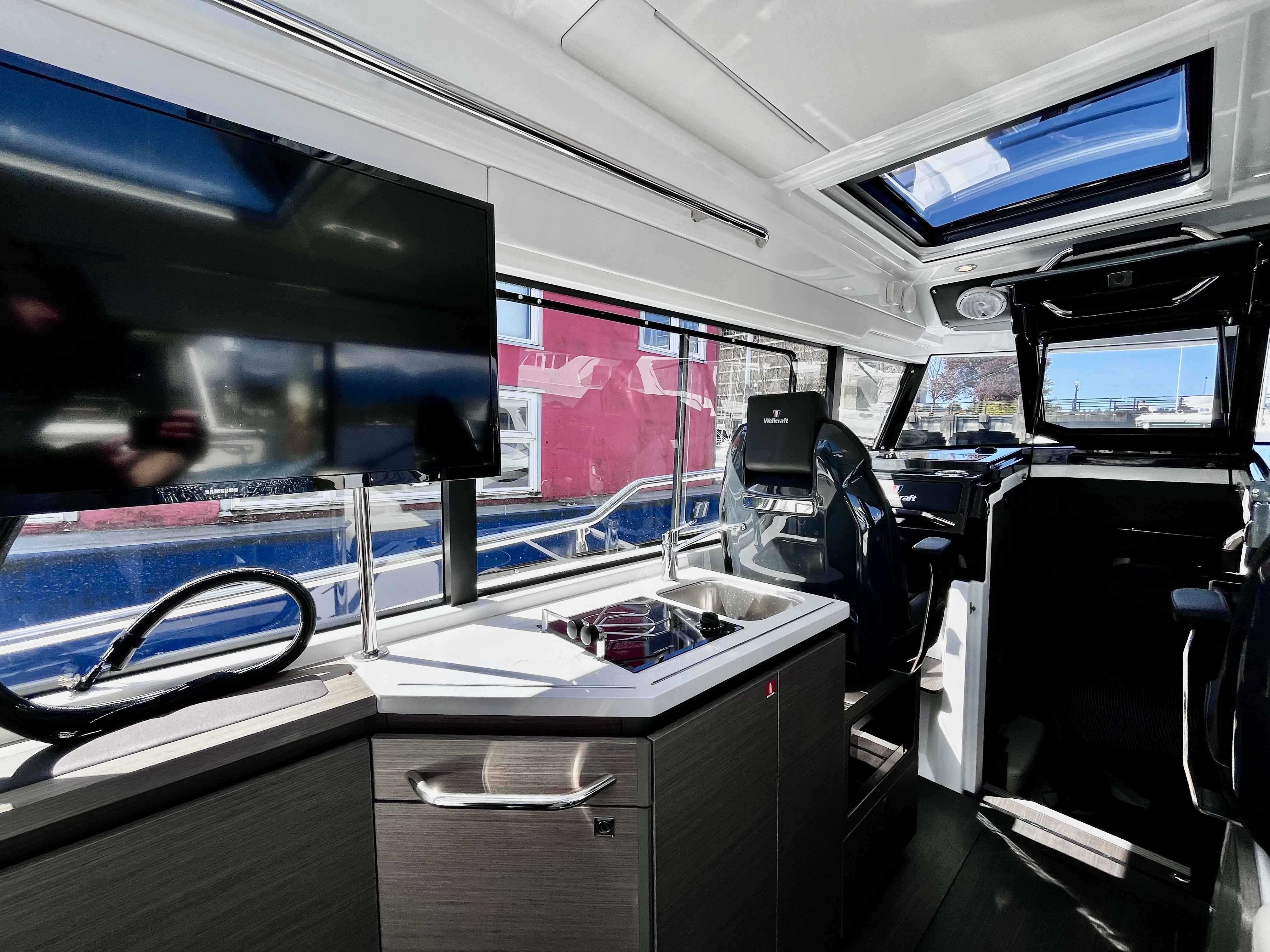 Pre-Owned 2025 Wellcraft 38 Explorer for Sale | Vancouver, BC | M&P Yacht Centre | 67842e24b0cd942f1801e2e6