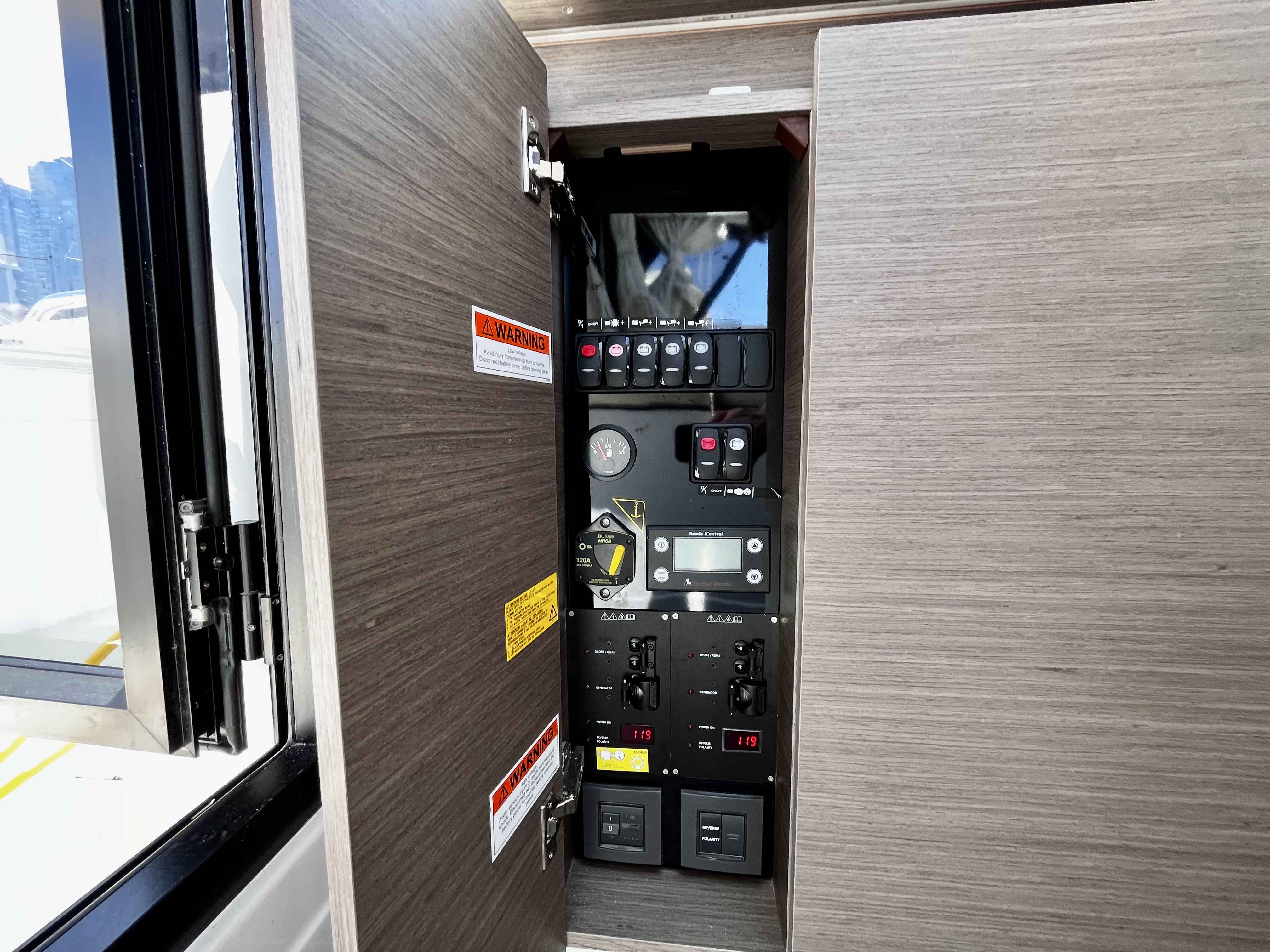 Pre-Owned 2025 Wellcraft 38 Explorer for Sale | Vancouver, BC | M&P Yacht Centre | 67842e24b0cd942f1801e2e6