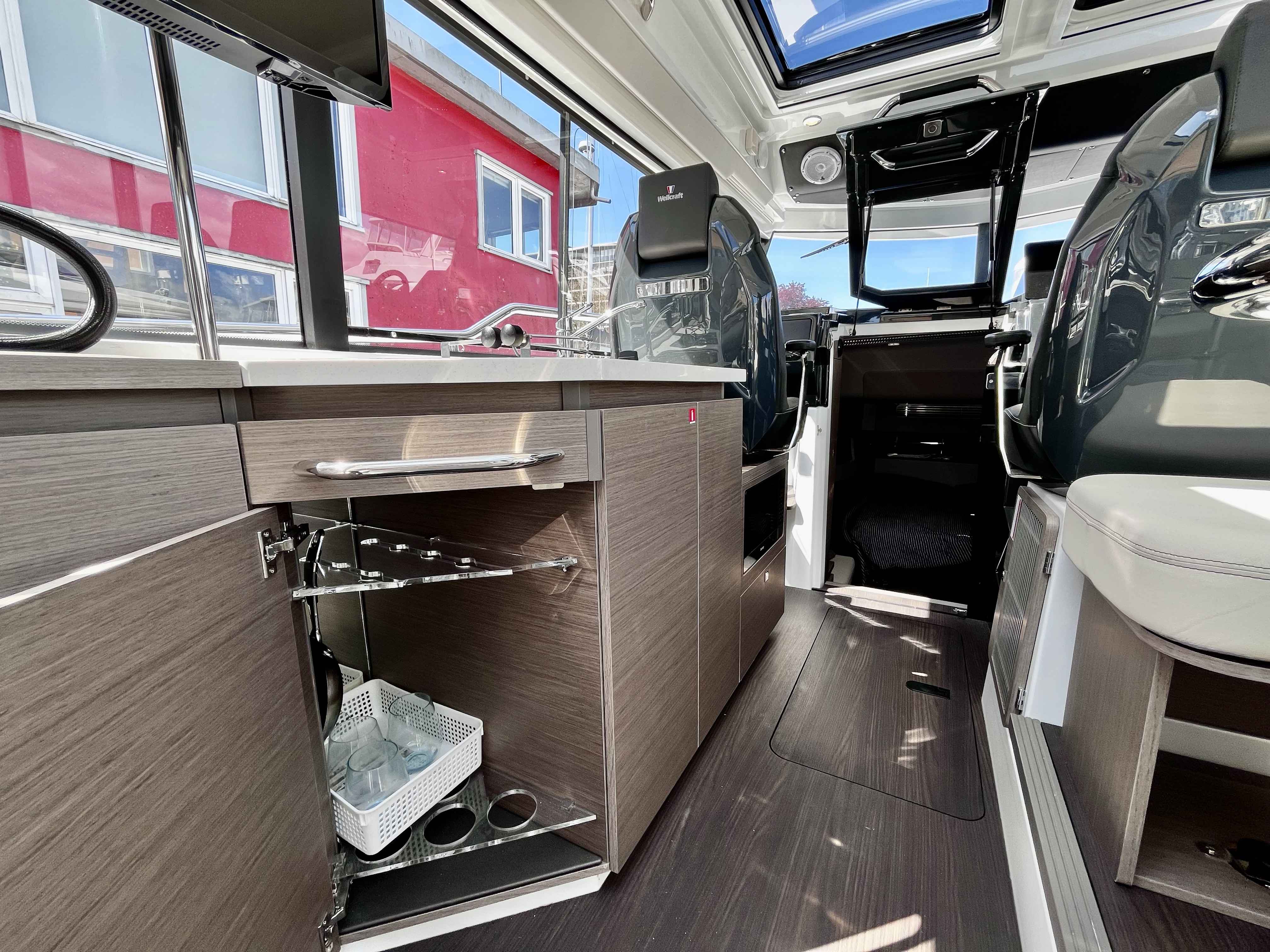 Pre-Owned 2025 Wellcraft 38 Explorer for Sale | Vancouver, BC | M&P Yacht Centre | 67842e24b0cd942f1801e2e6