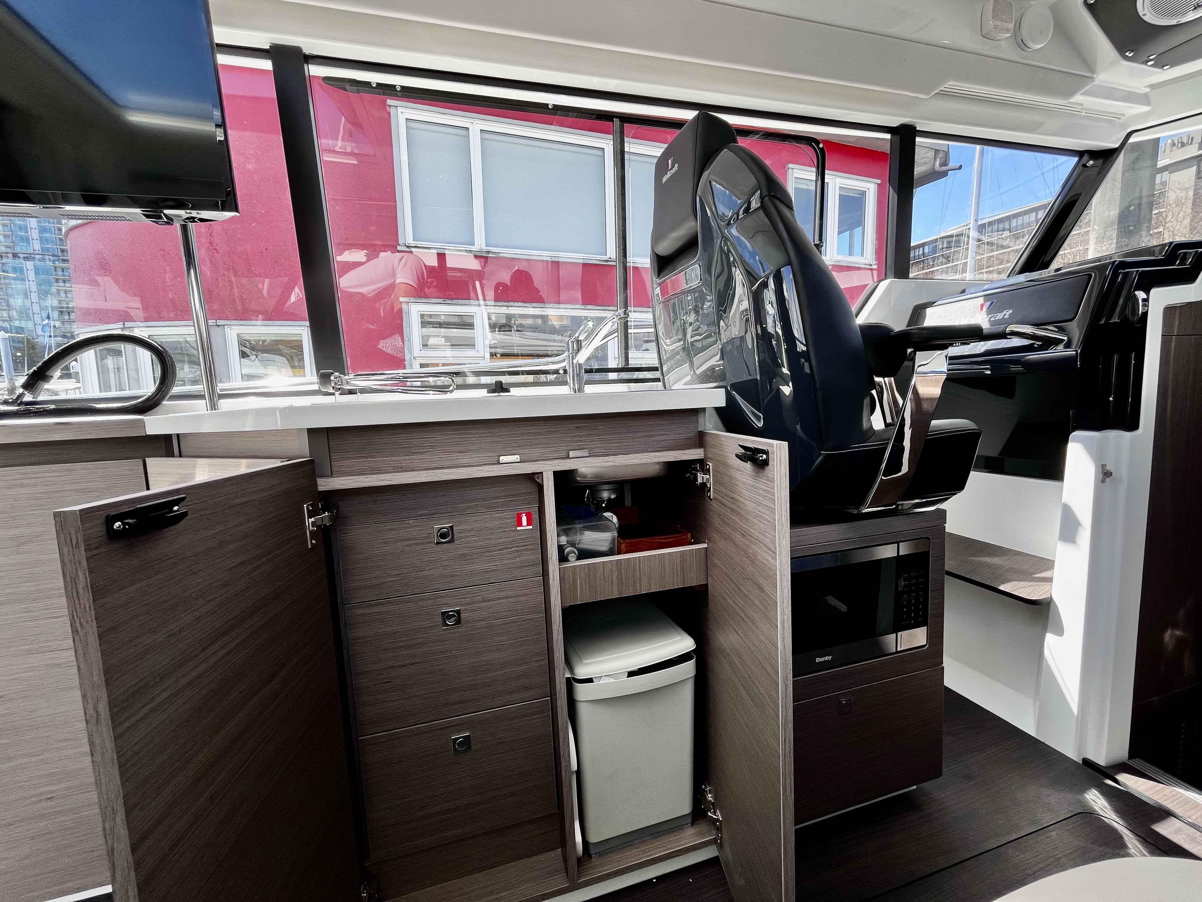 Pre-Owned 2025 Wellcraft 38 Explorer for Sale | Vancouver, BC | M&P Yacht Centre | 67842e24b0cd942f1801e2e6