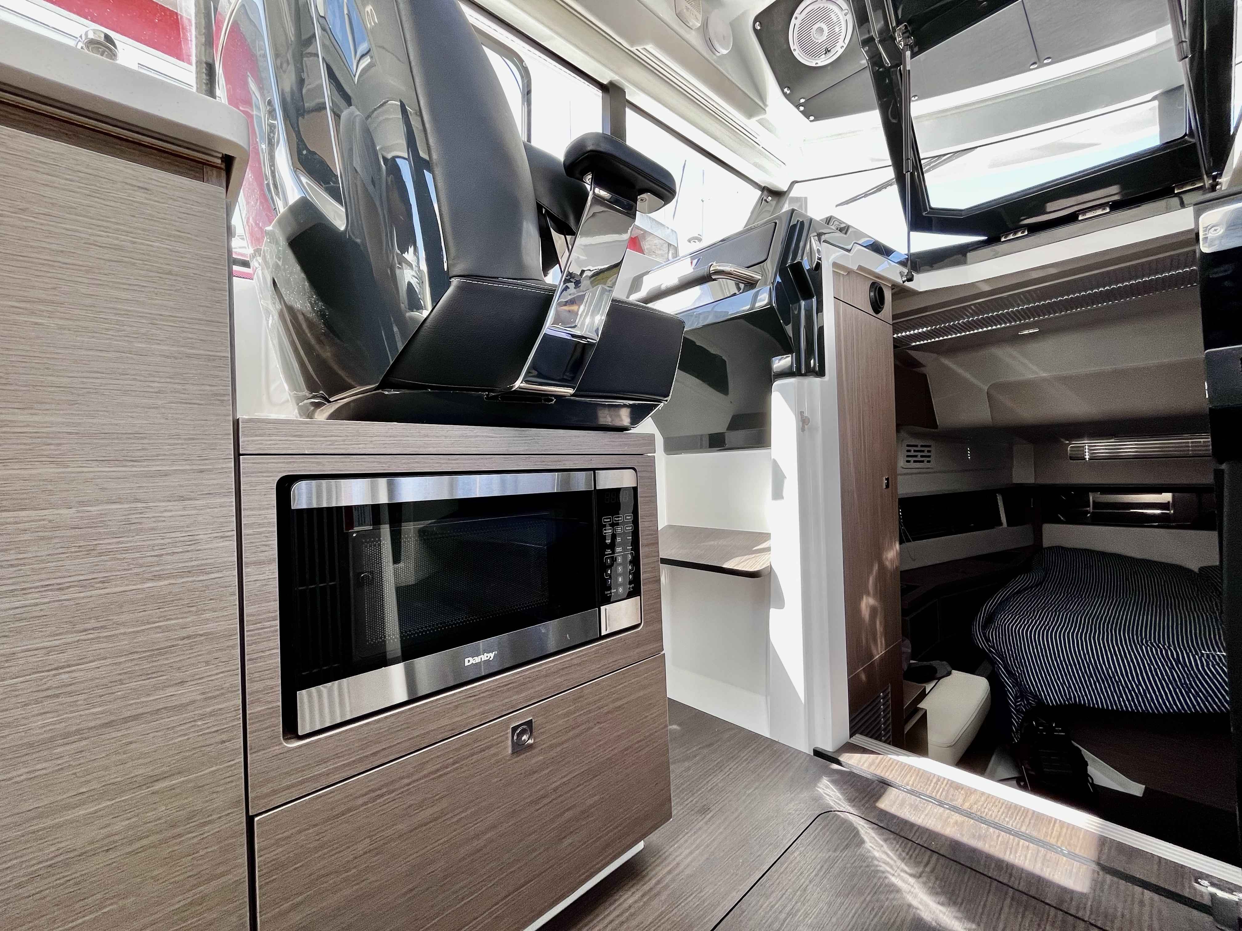 Pre-Owned 2025 Wellcraft 38 Explorer for Sale | Vancouver, BC | M&P Yacht Centre | 67842e24b0cd942f1801e2e6