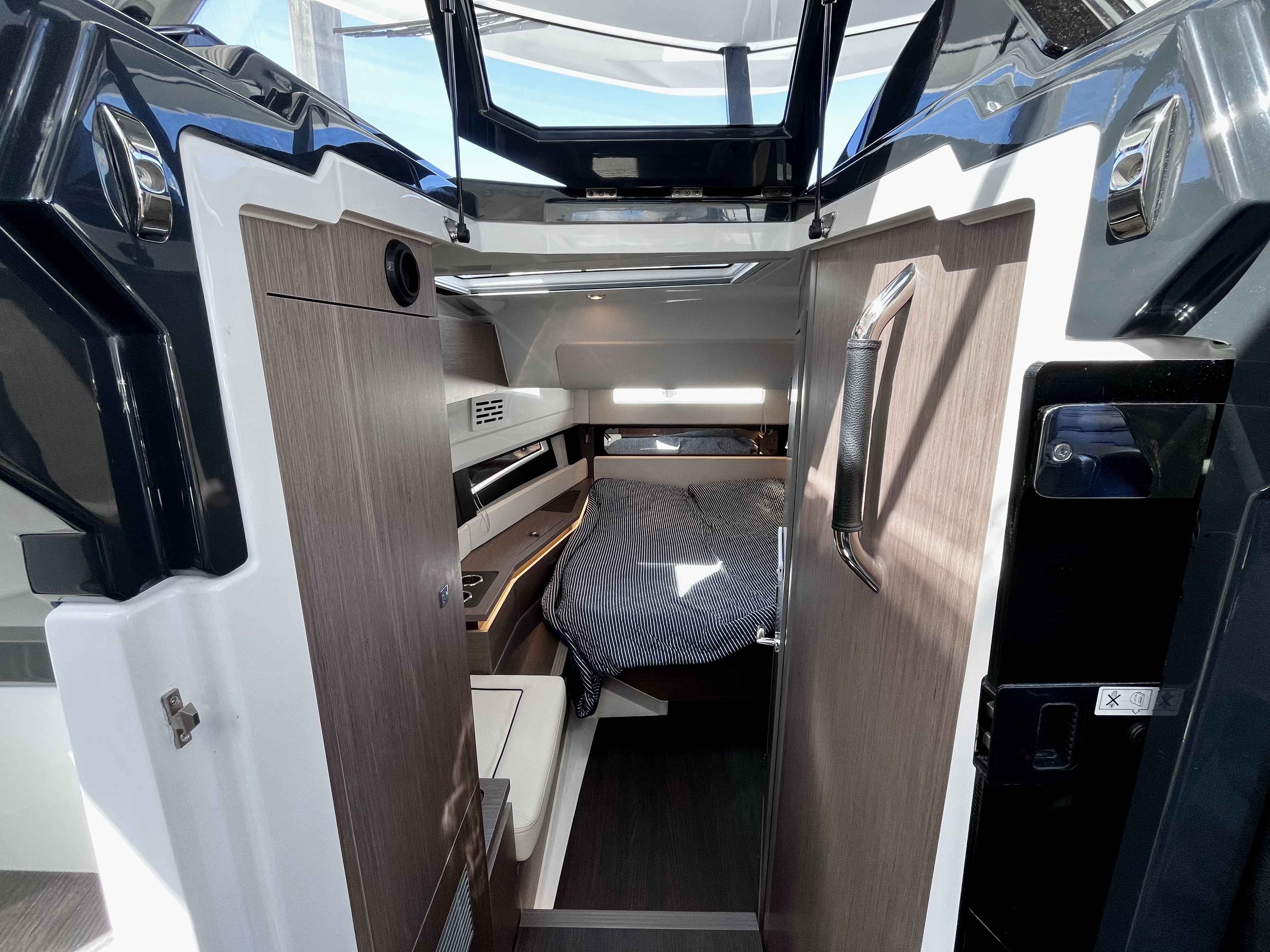 Pre-Owned 2025 Wellcraft 38 Explorer for Sale | Vancouver, BC | M&P Yacht Centre | 67842e24b0cd942f1801e2e6