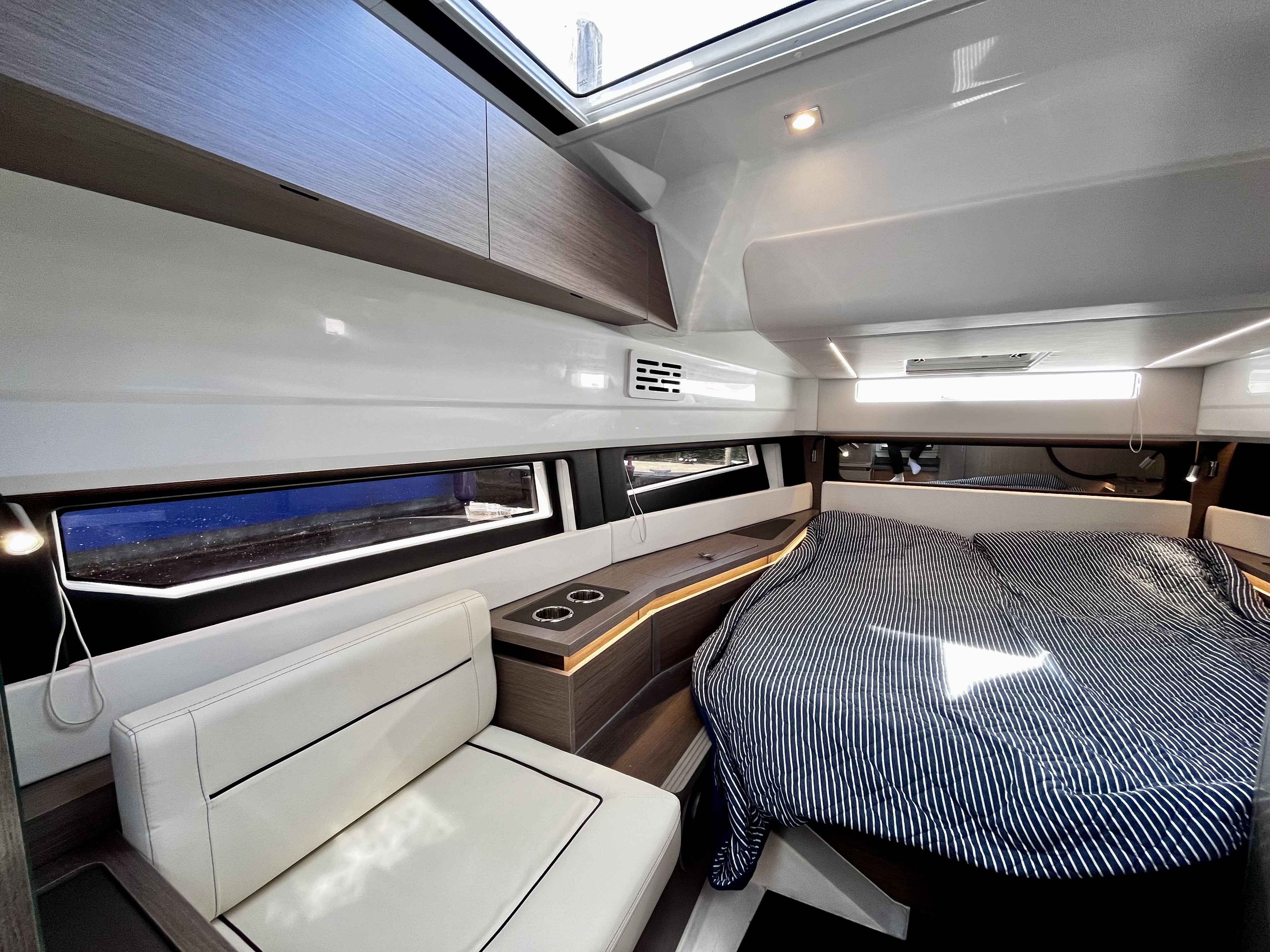 Pre-Owned 2025 Wellcraft 38 Explorer for Sale | Vancouver, BC | M&P Yacht Centre | 67842e24b0cd942f1801e2e6