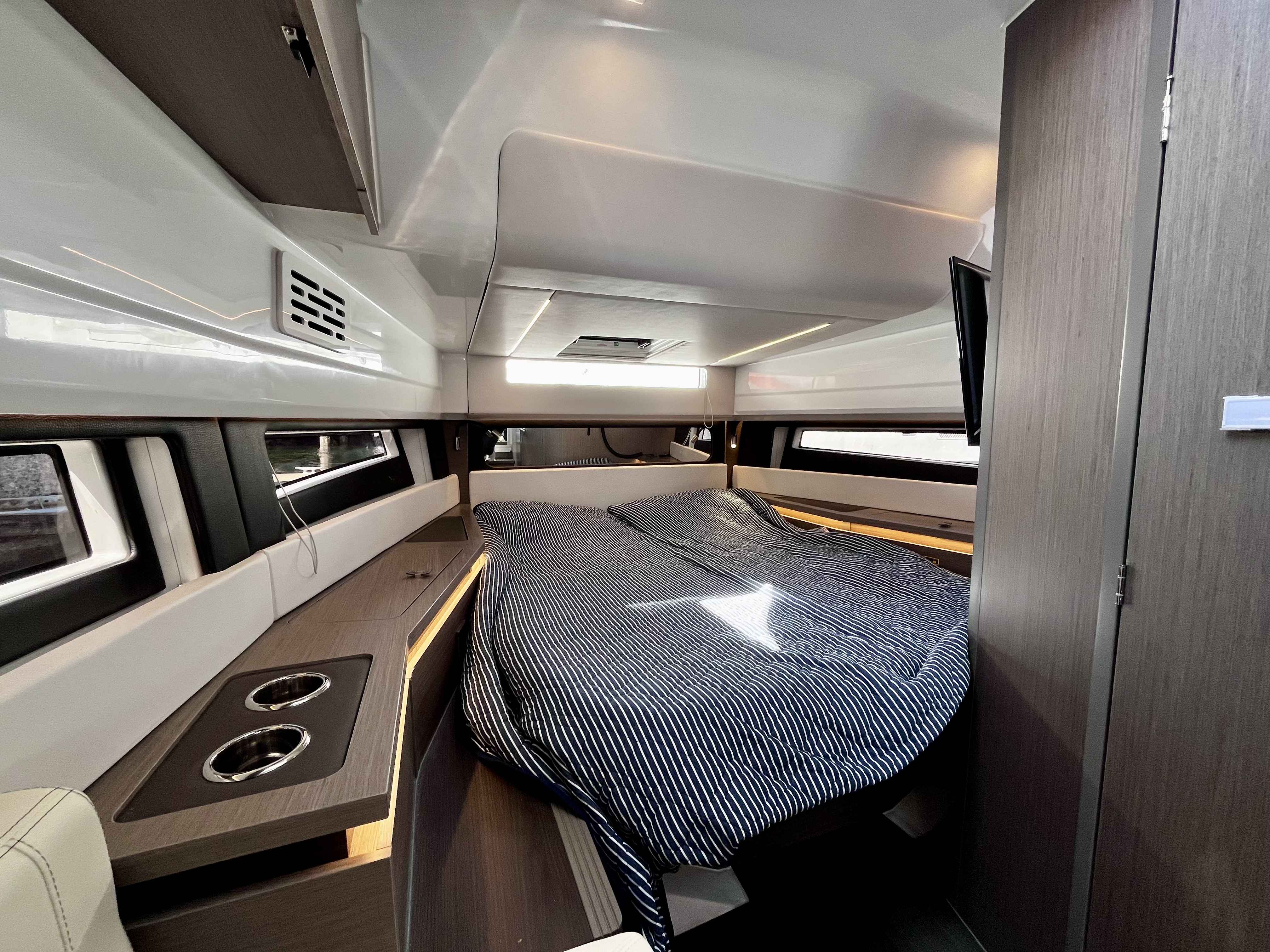 Pre-Owned 2025 Wellcraft 38 Explorer for Sale | Vancouver, BC | M&P Yacht Centre | 67842e24b0cd942f1801e2e6