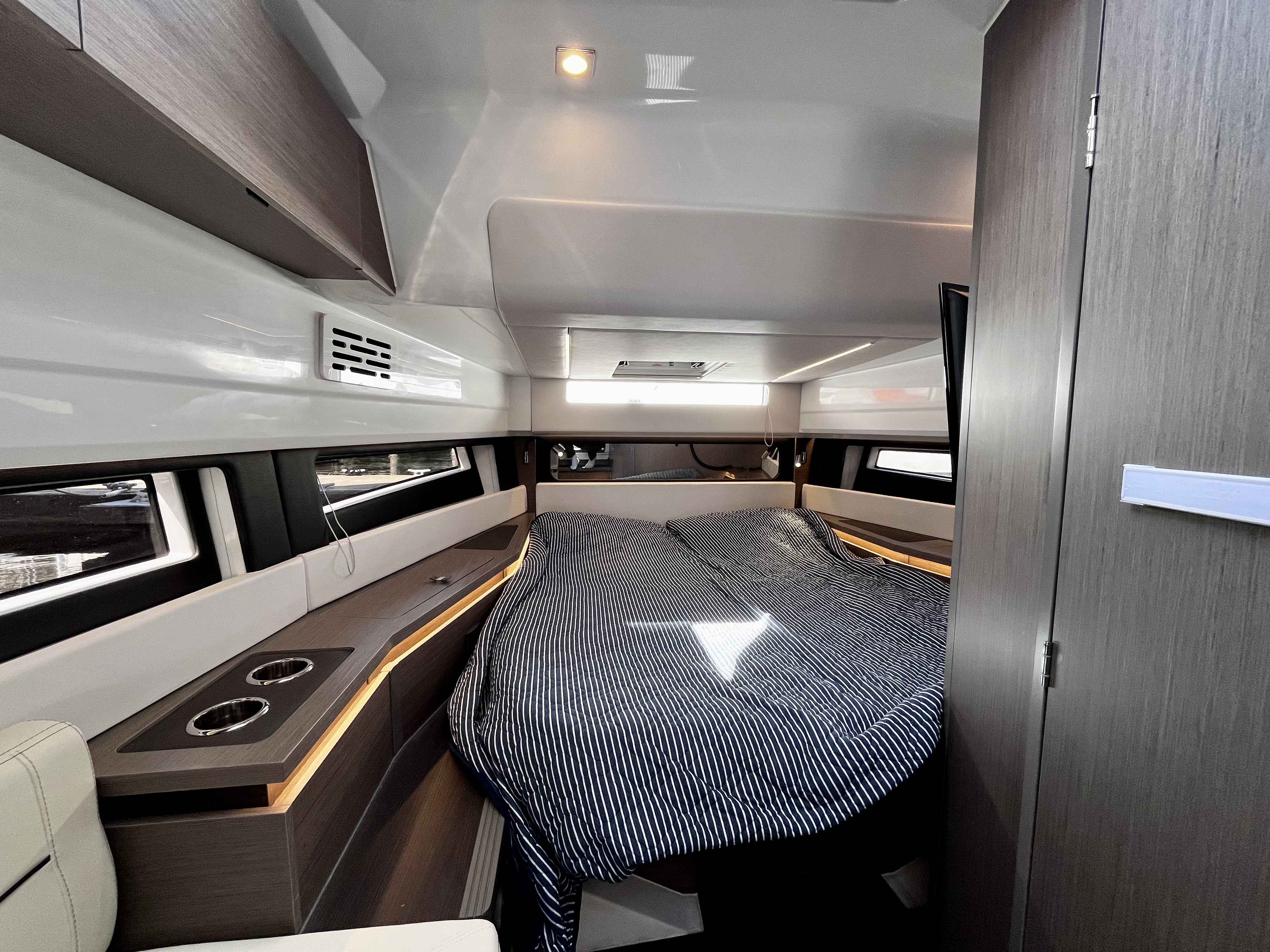 Pre-Owned 2025 Wellcraft 38 Explorer for Sale | Vancouver, BC | M&P Yacht Centre | 67842e24b0cd942f1801e2e6