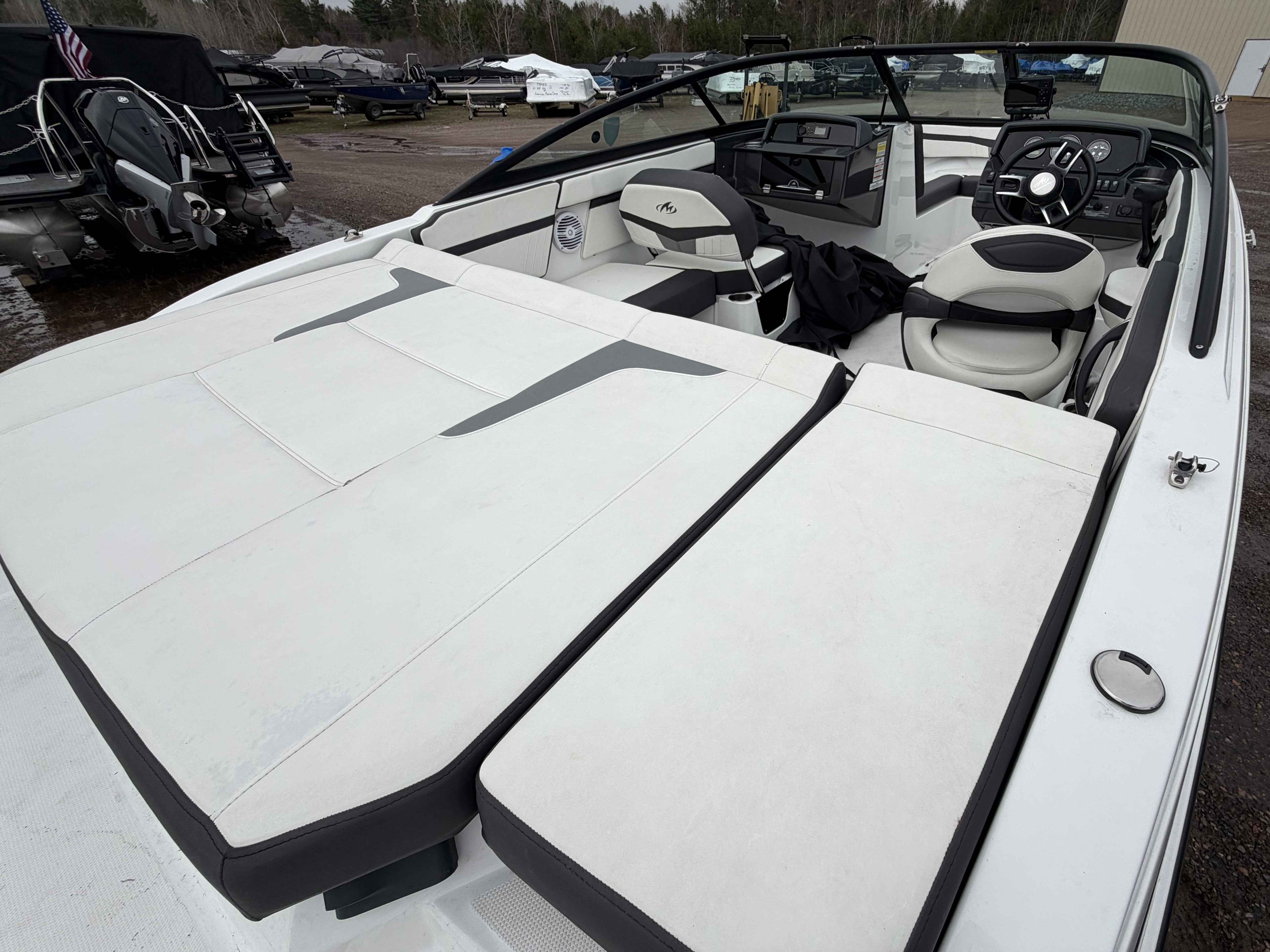 boat-carouselImage-image