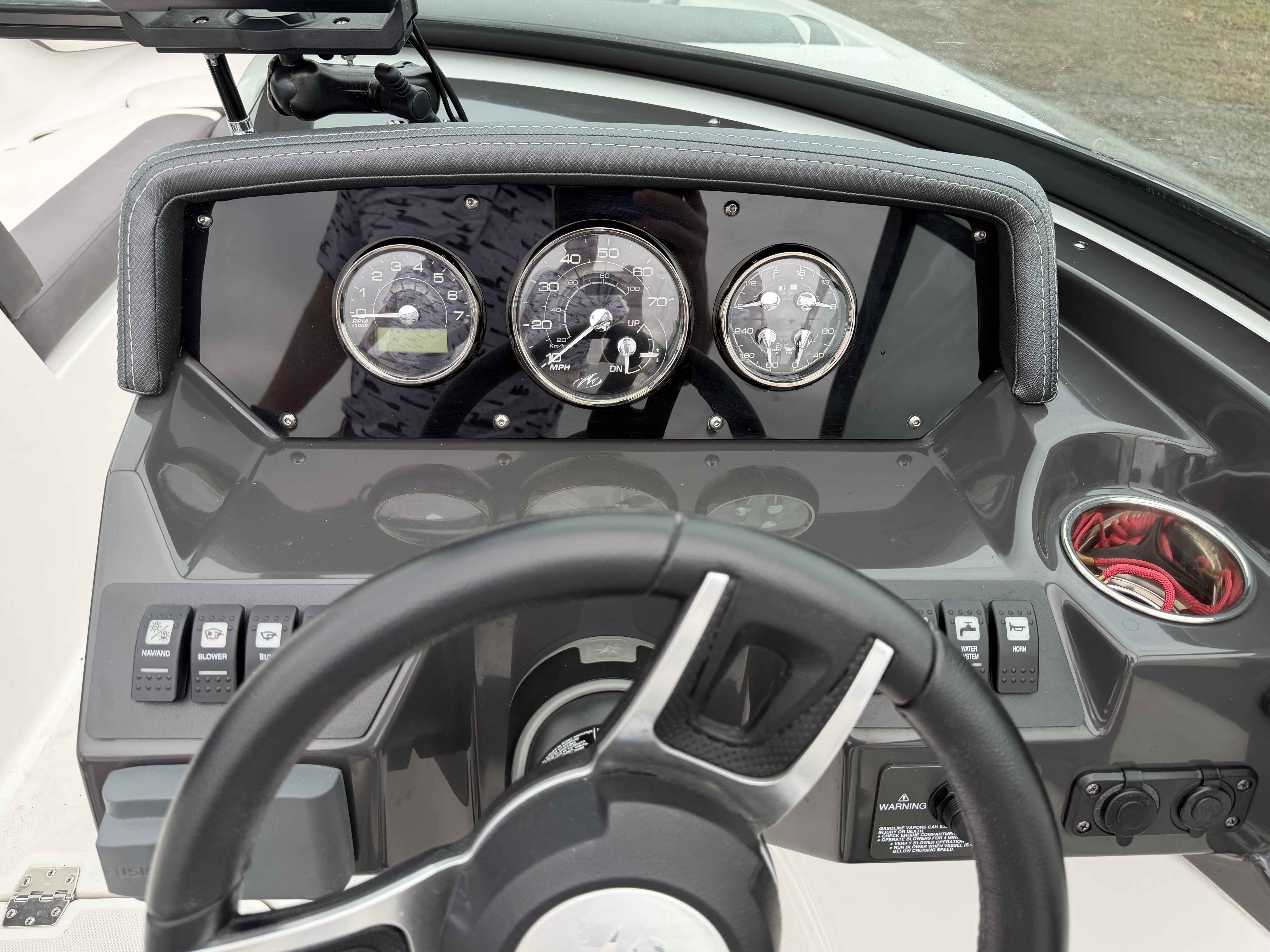 boat-carouselImage-image