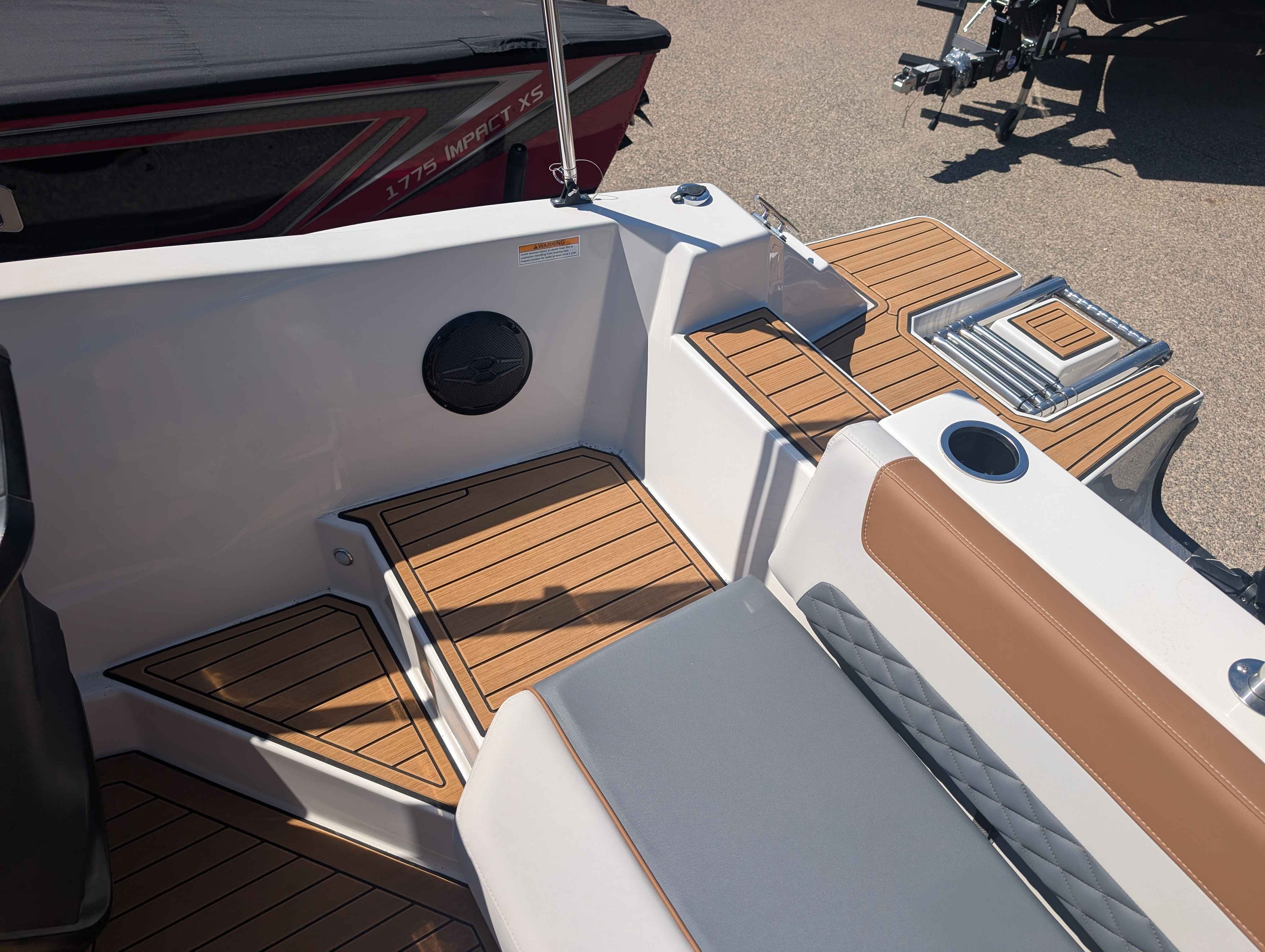 boat-carouselImage-image