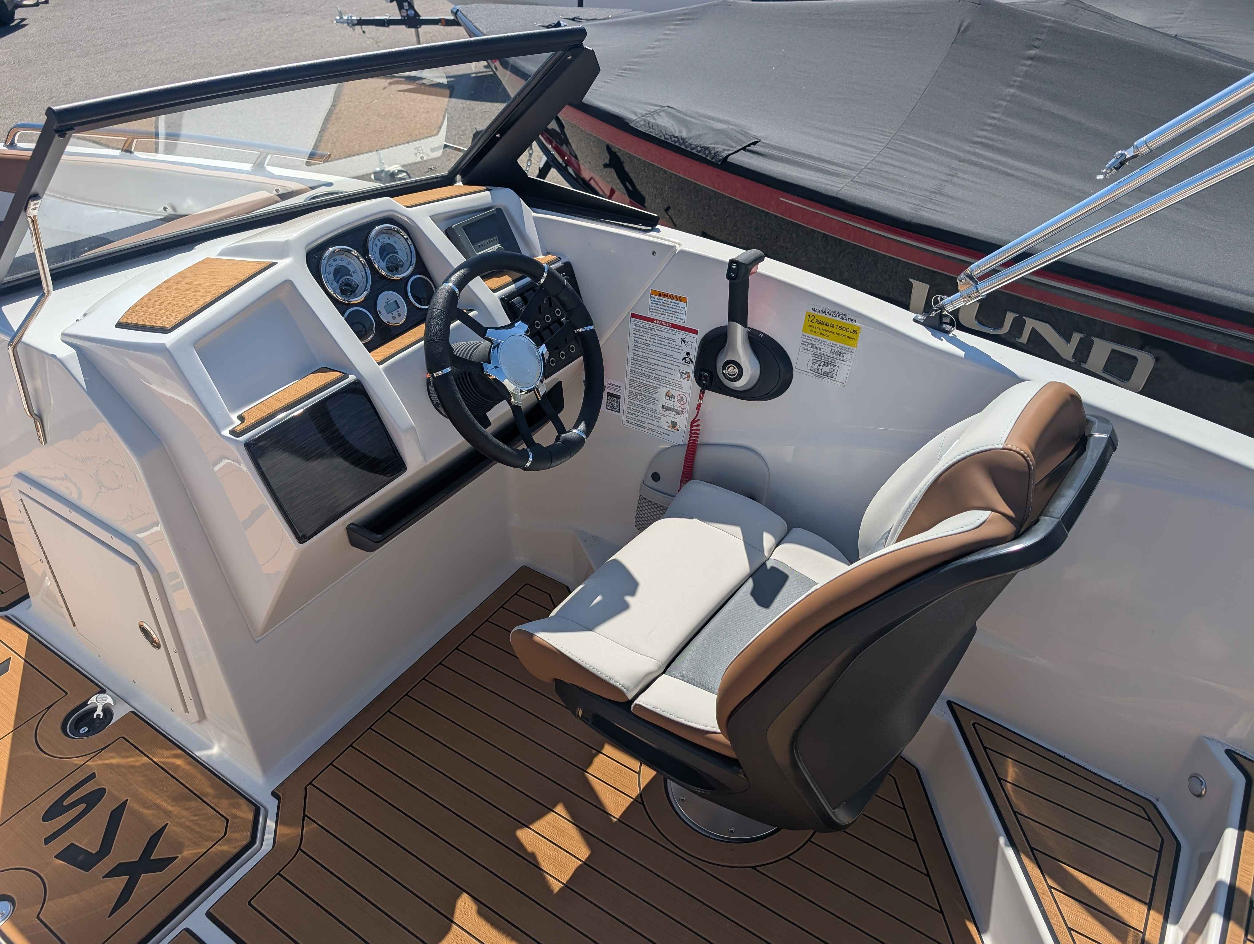 boat-carouselImage-image