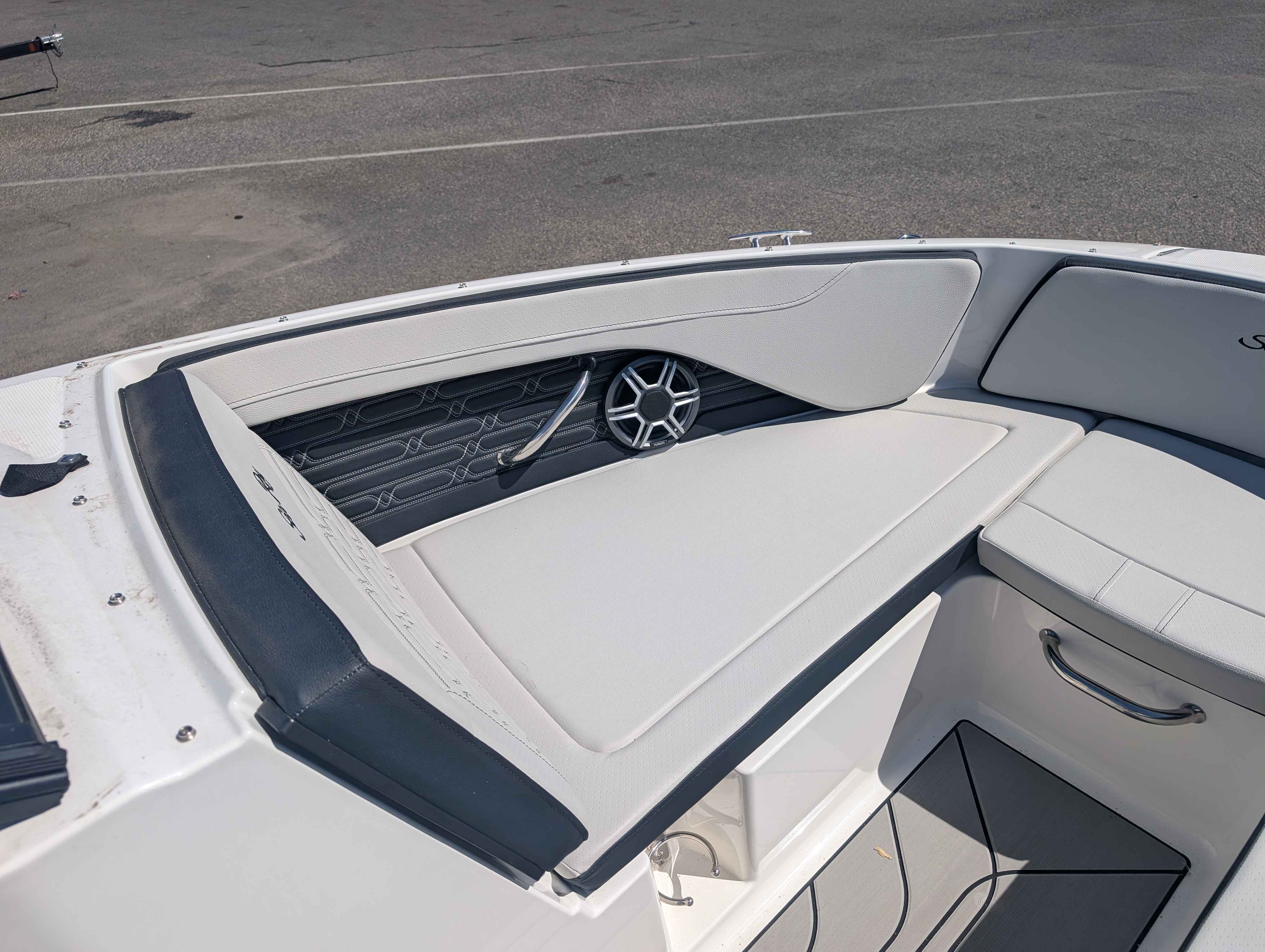 boat-carouselImage-image