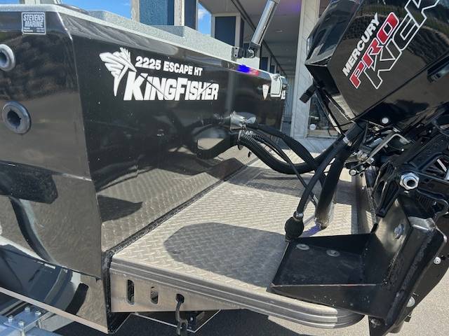  Kingfisher 2225 Escape Hardtop-7