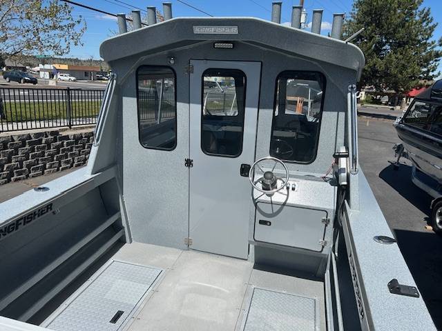  Kingfisher 2225 Escape Hardtop-9