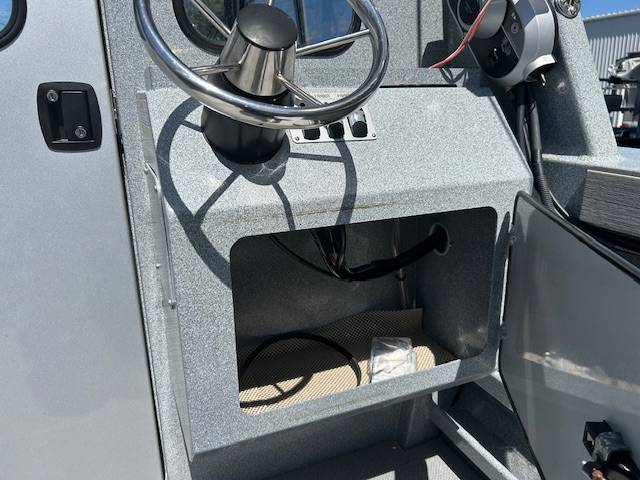  Kingfisher 2225 Escape Hardtop-16