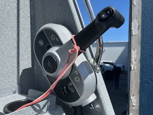  Kingfisher 2225 Escape Hardtop-15