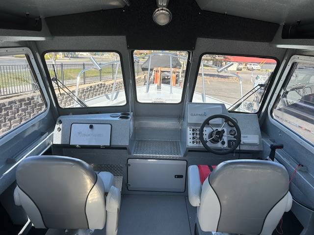  Kingfisher 2225 Escape Hardtop-17