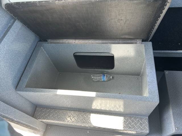  Kingfisher 2225 Escape Hardtop-18