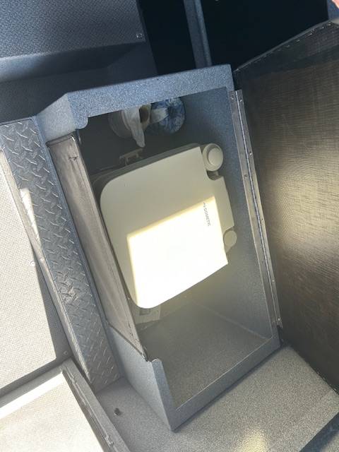  Kingfisher 2225 Escape Hardtop-19