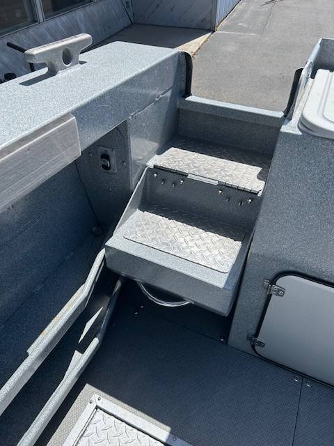  Kingfisher 2225 Escape Hardtop-22