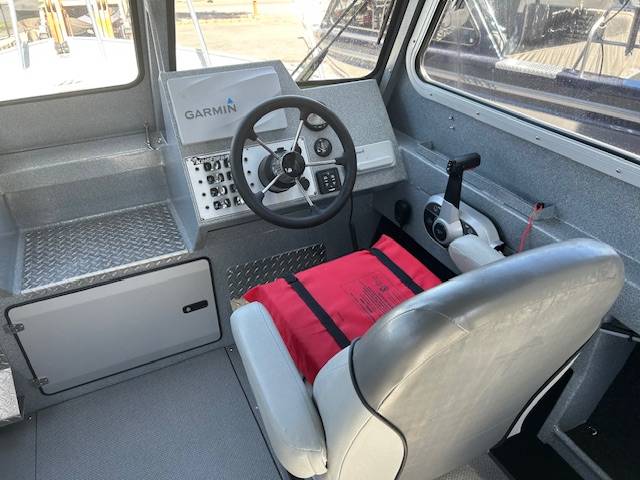  Kingfisher 2225 Escape Hardtop-25