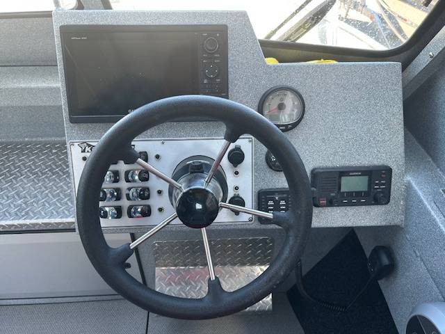  Kingfisher 2225 Escape Hardtop-24