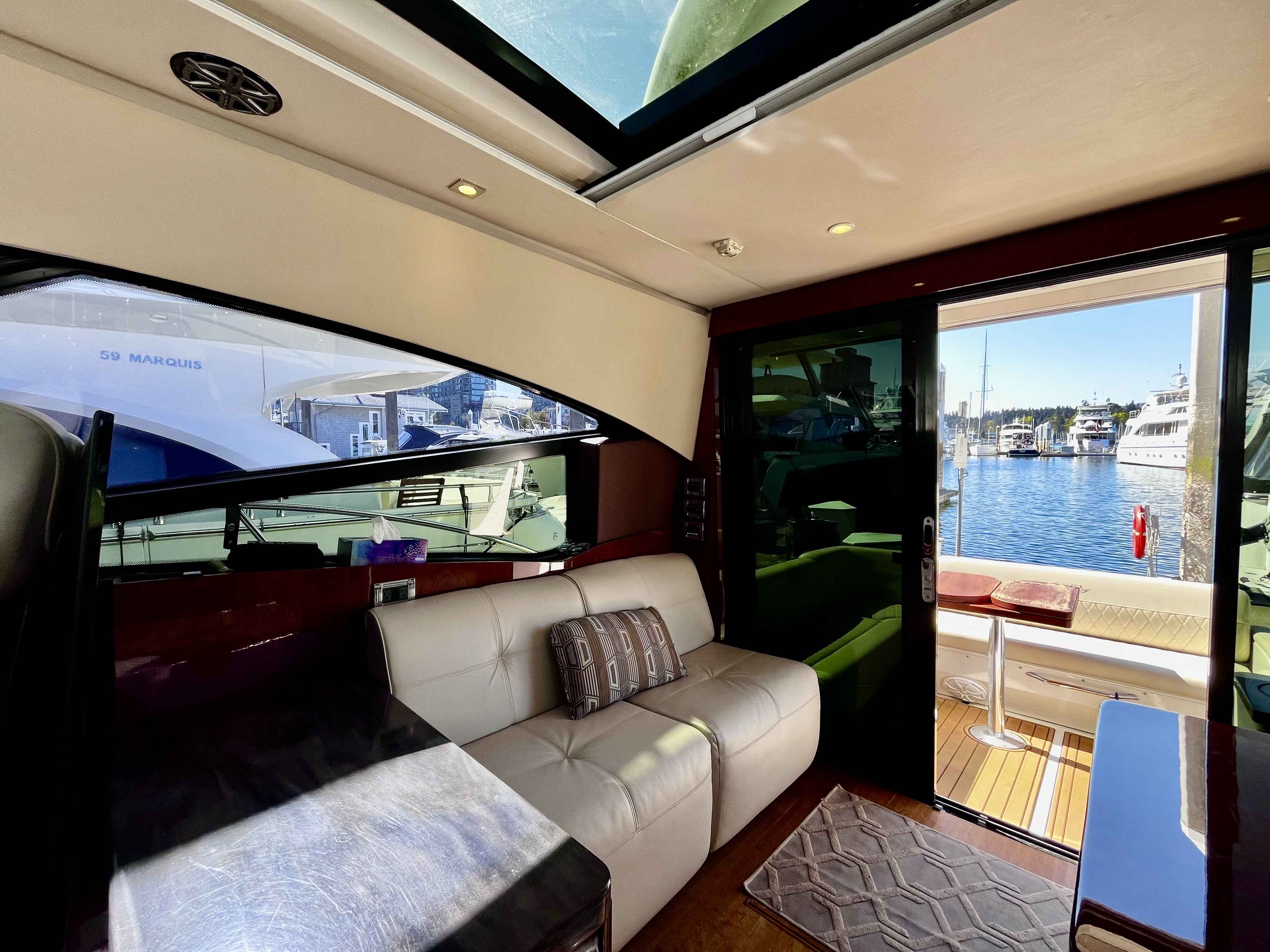 Pre-Owned 2015 Sea ray 470 Sundancer for Sale | Vancouver, BC | M&P Yacht Centre | 69effbcb3127753a4002e465