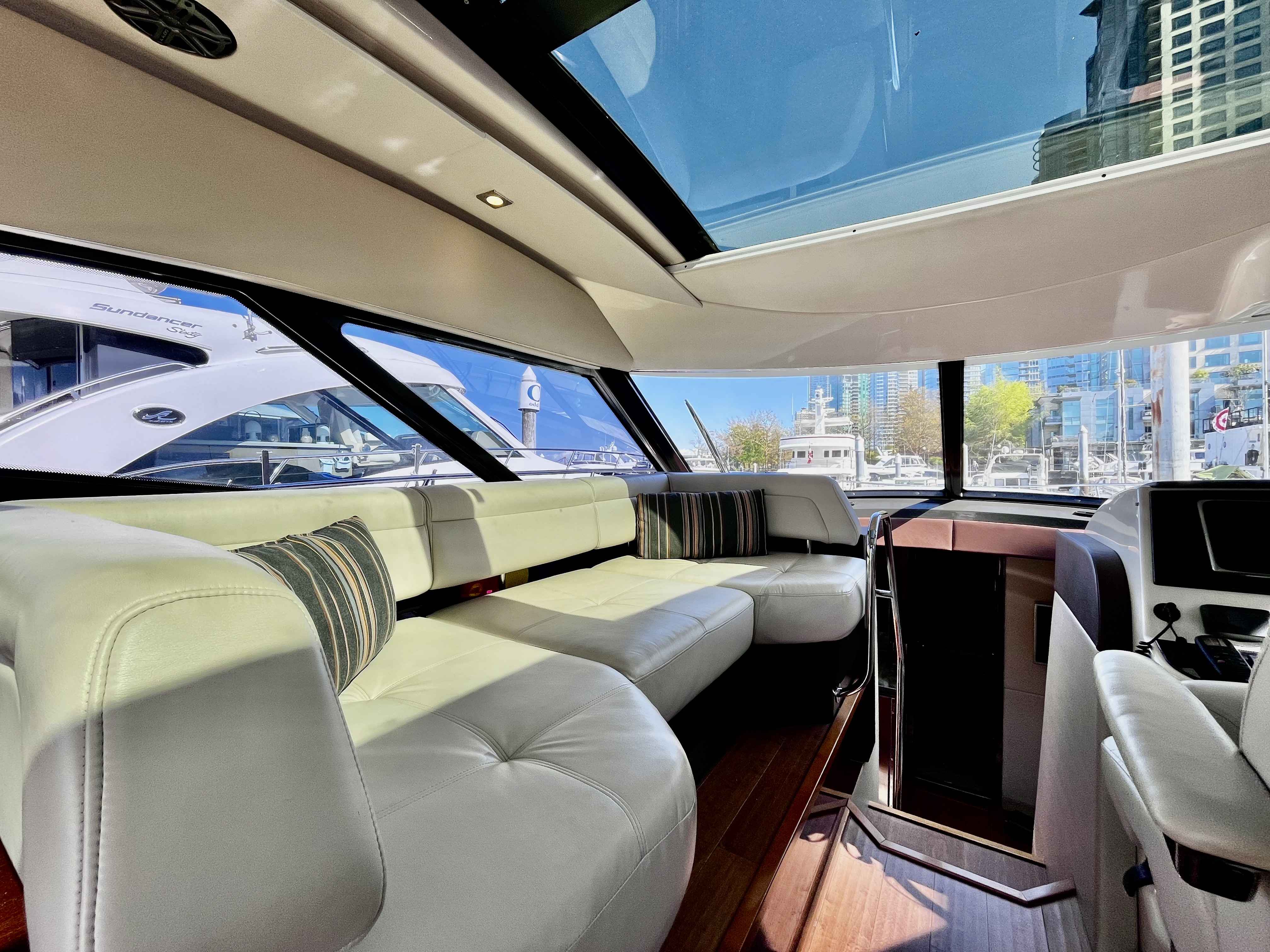 Pre-Owned 2015 Sea ray 470 Sundancer for Sale | Vancouver, BC | M&P Yacht Centre | 69effbcb3127753a4002e465