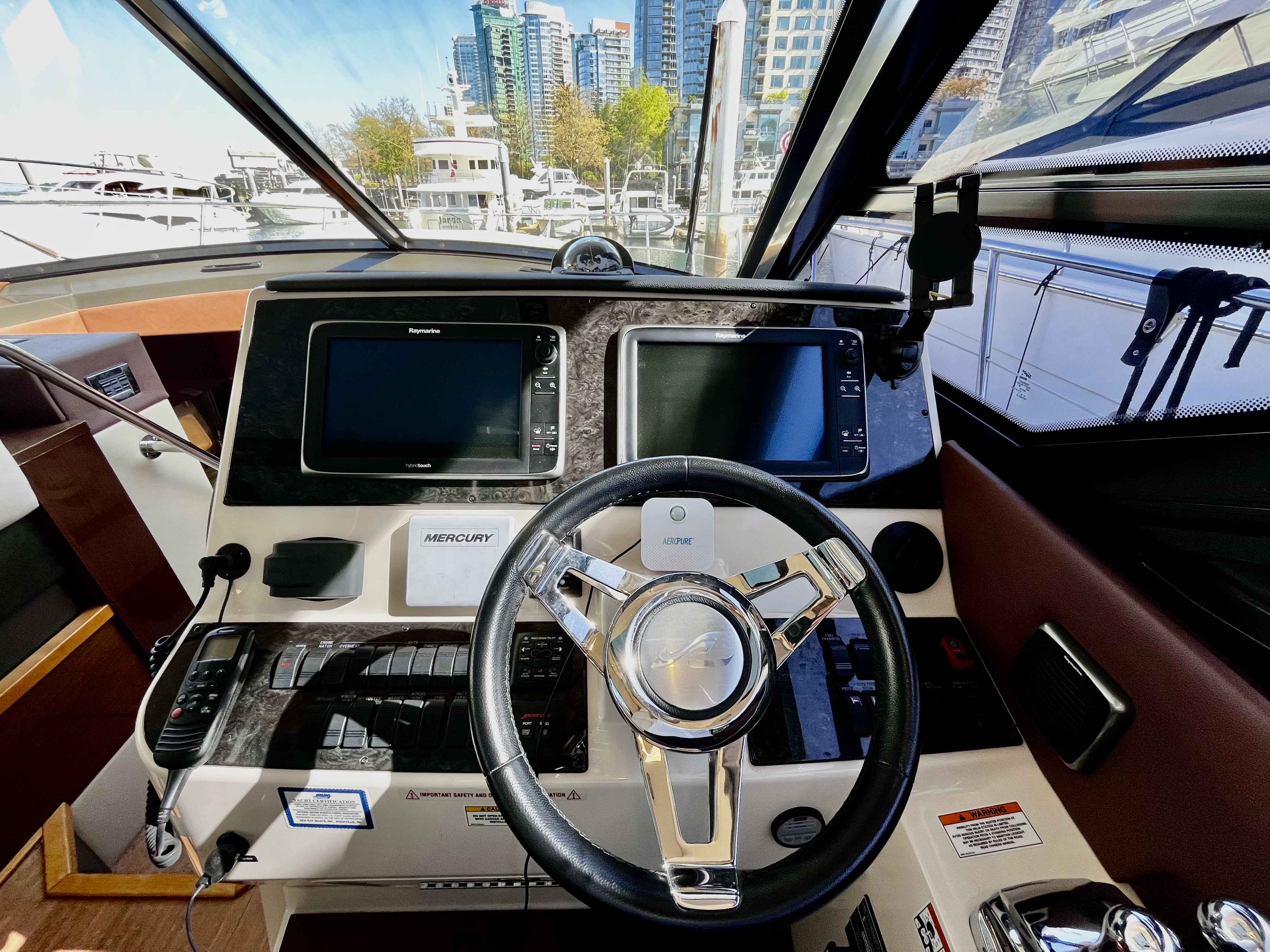 Pre-Owned 2015 Sea ray 470 Sundancer for Sale | Vancouver, BC | M&P Yacht Centre | 69effbcb3127753a4002e465