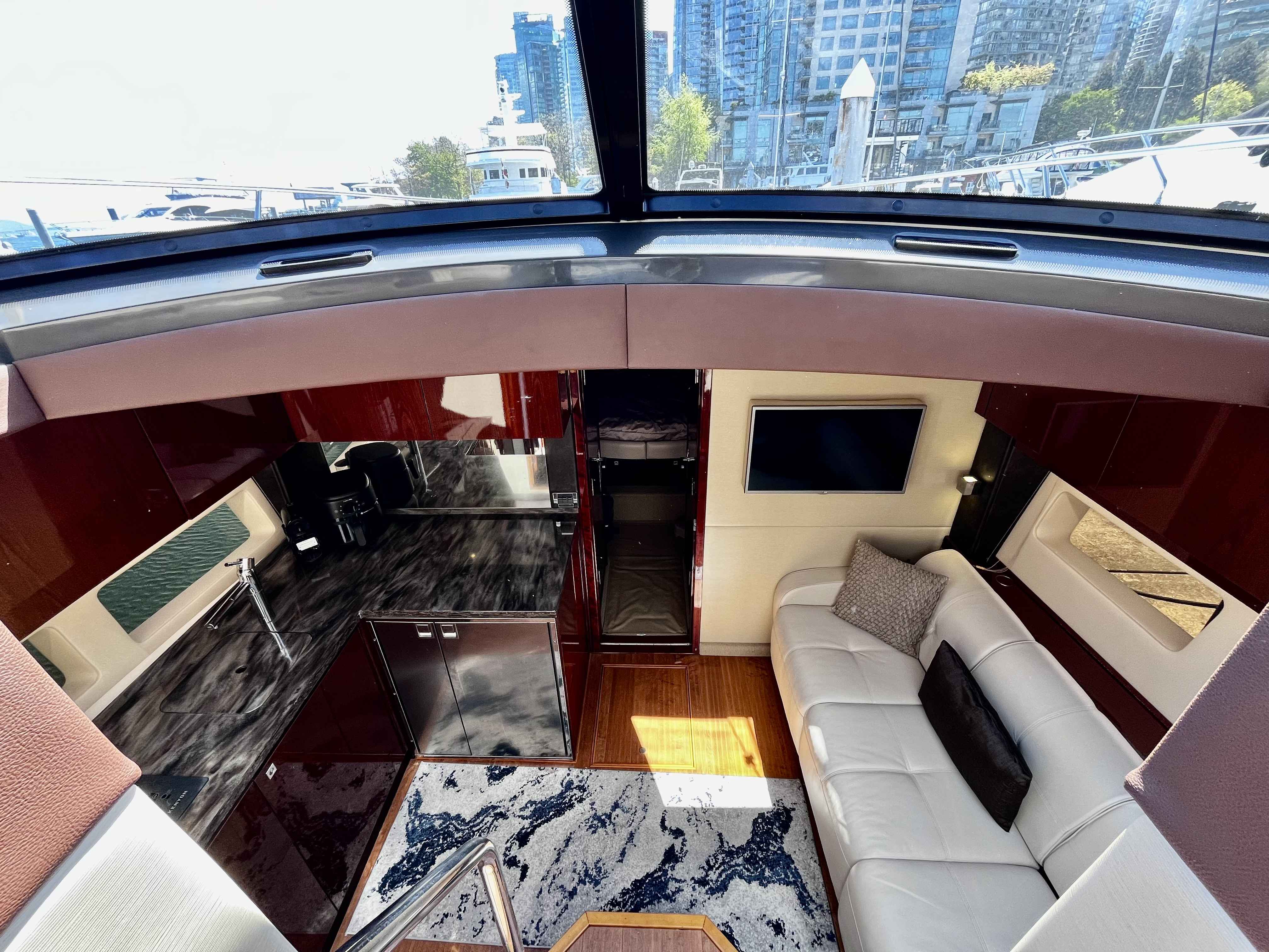 Pre-Owned 2015 Sea ray 470 Sundancer for Sale | Vancouver, BC | M&P Yacht Centre | 69effbcb3127753a4002e465