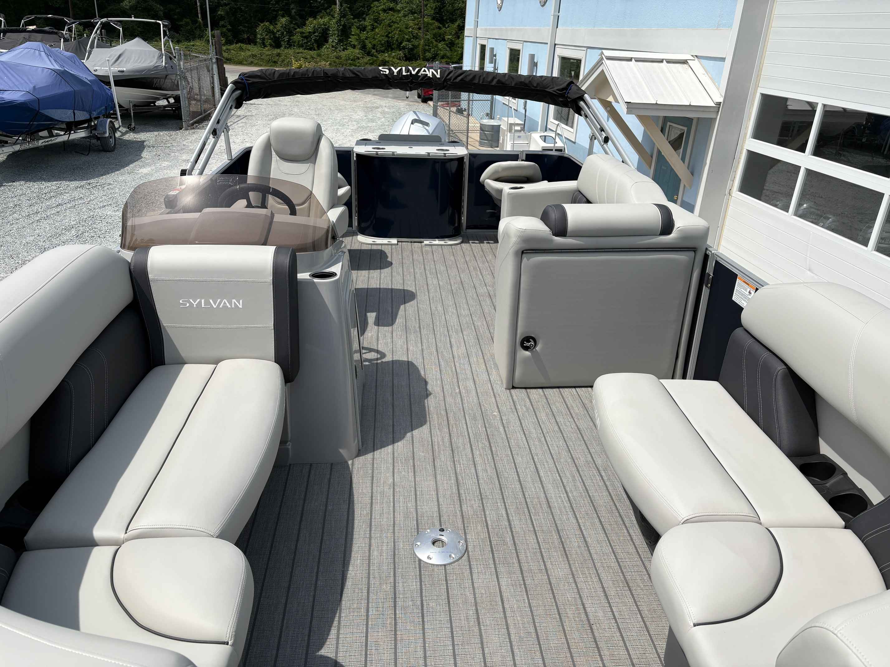 2026 Sylvan Mirage 8520 Party Fish-3