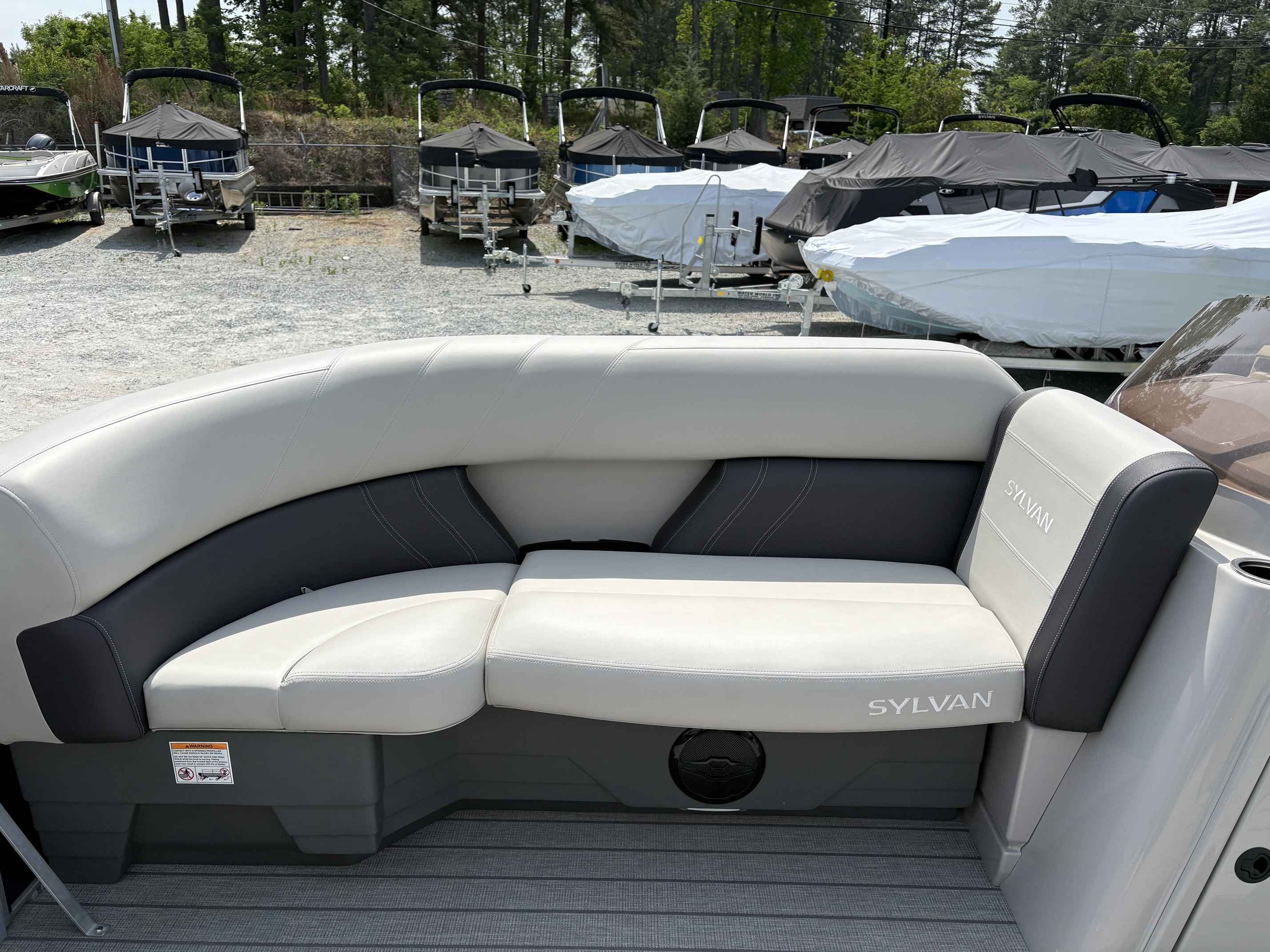 2026 Sylvan Mirage 8520 Party Fish-4