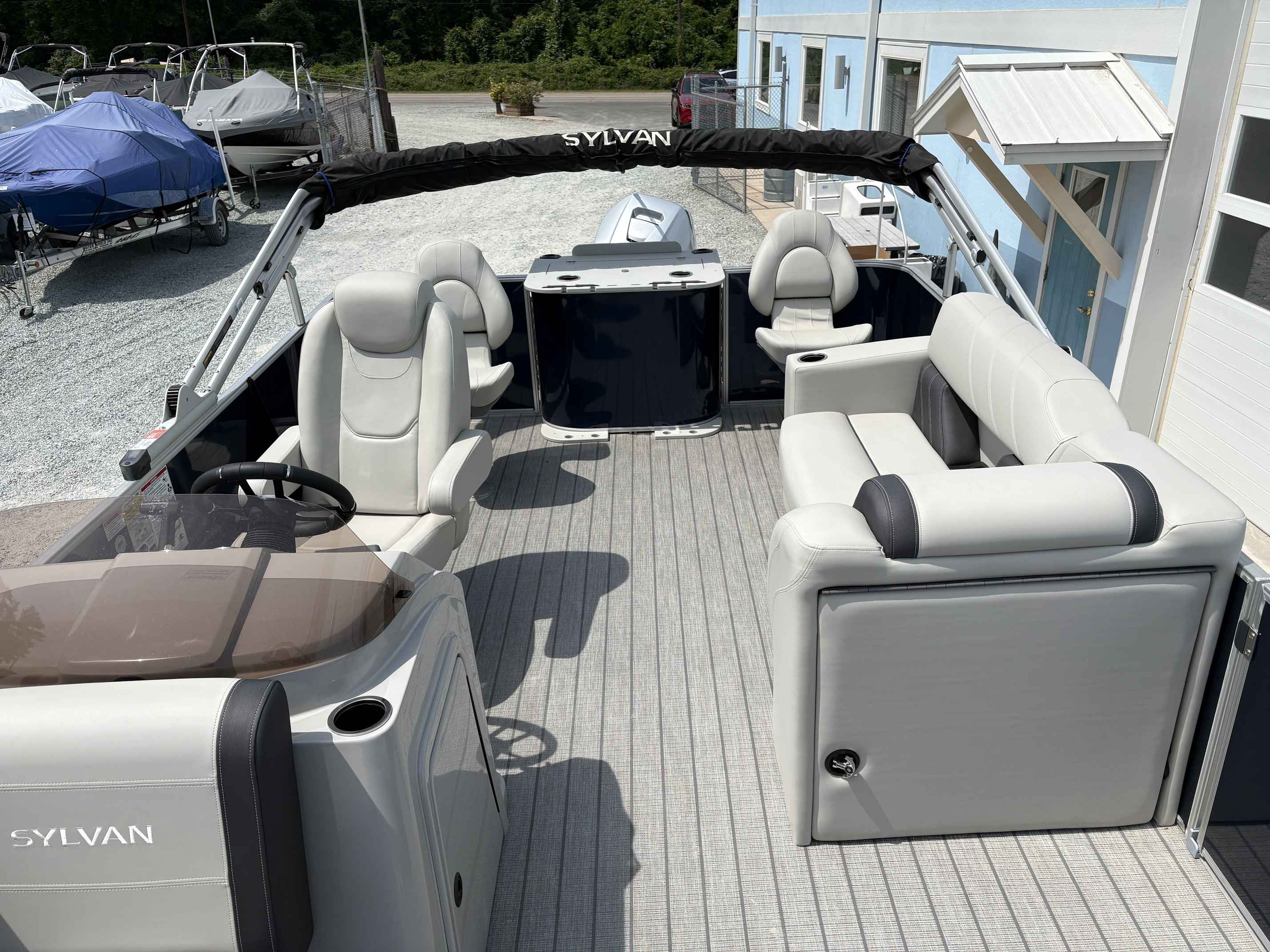2026 Sylvan Mirage 8520 Party Fish-6