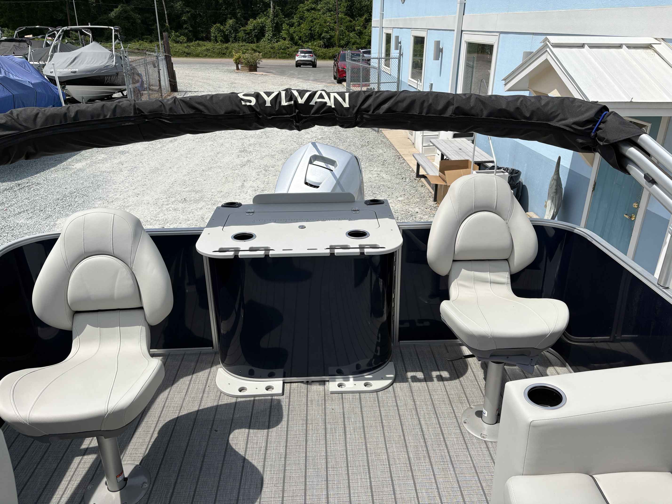 2026 Sylvan Mirage 8520 Party Fish-11