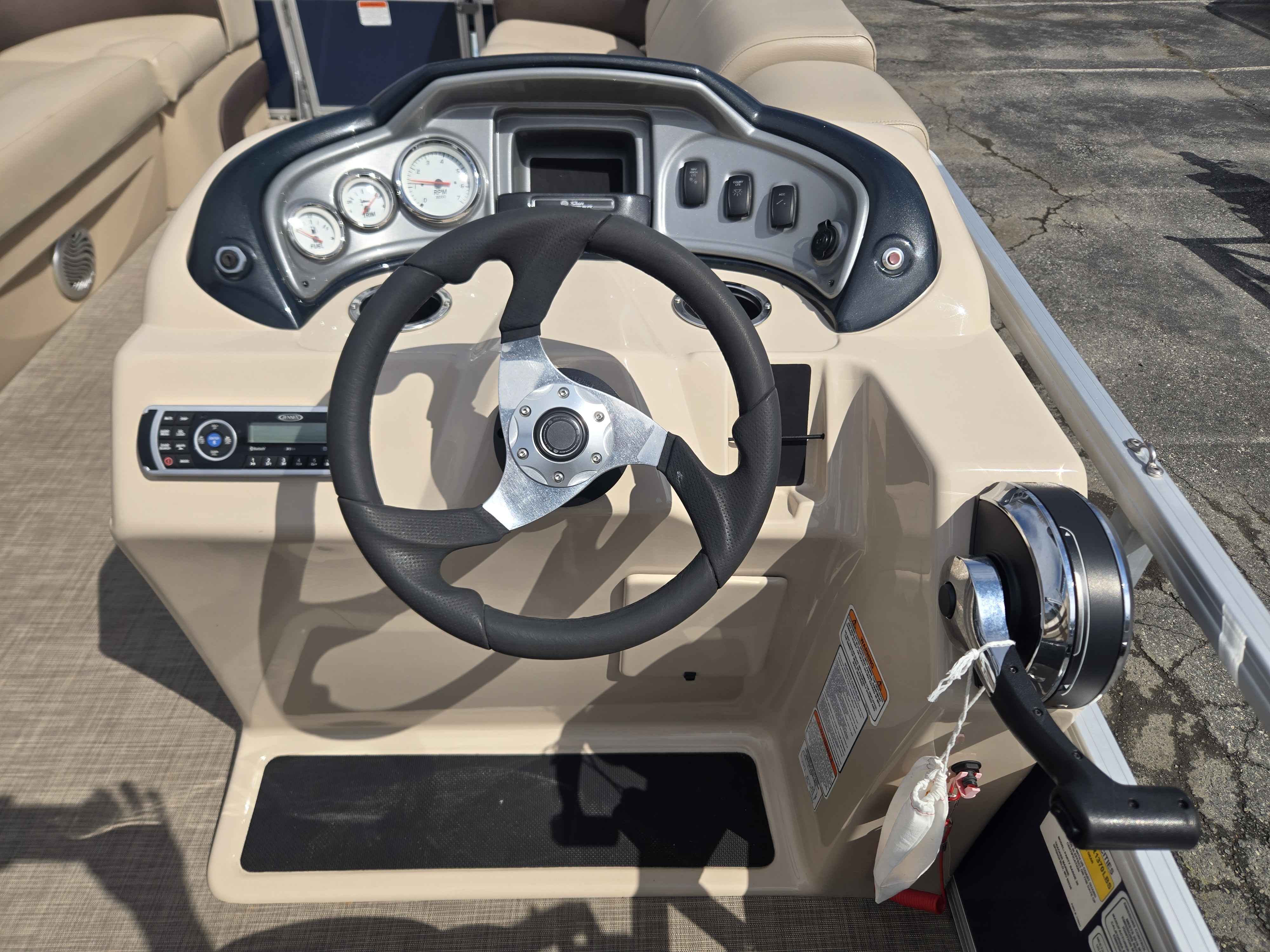 2019 Sun tracker 20 DLX Party Barge-4