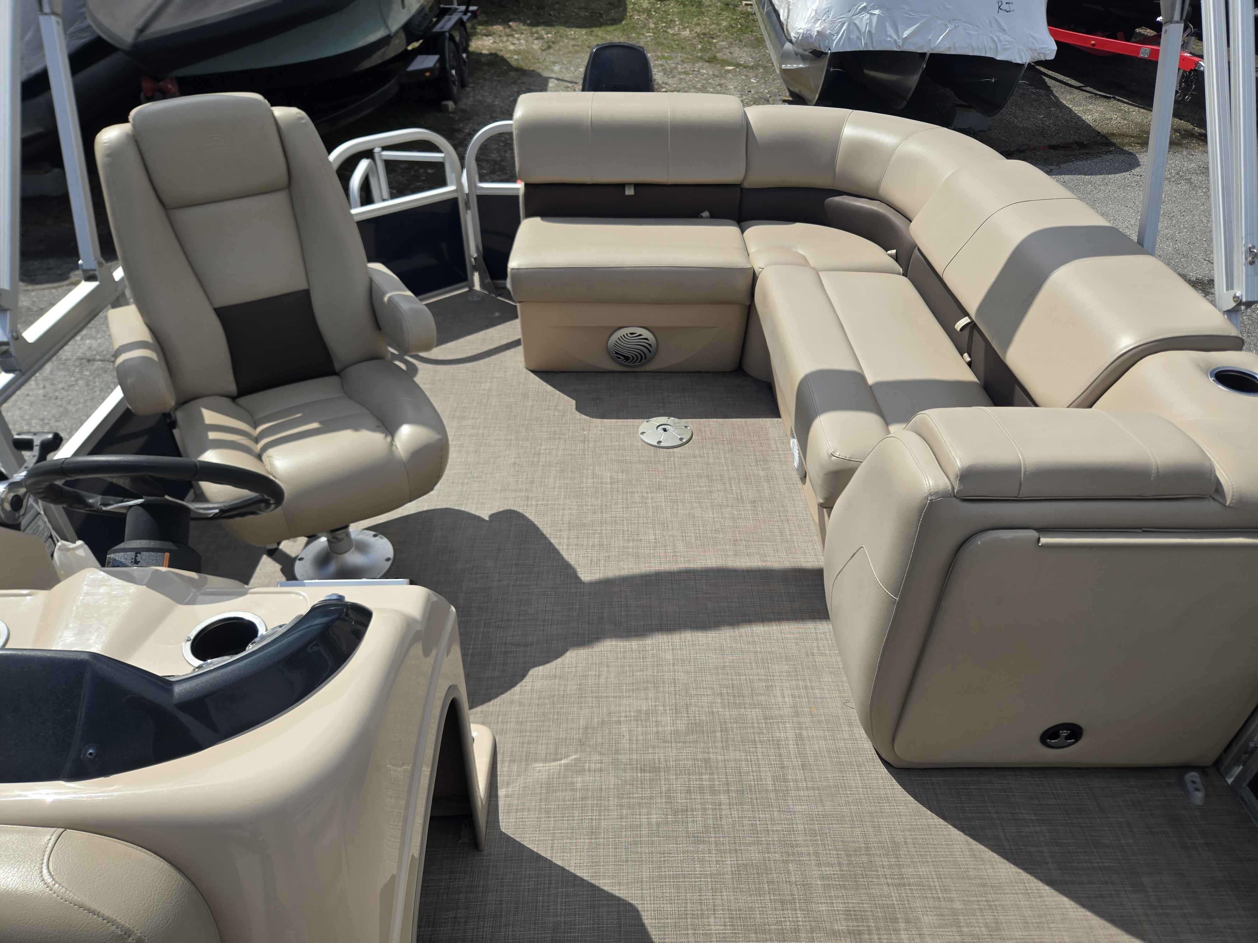 2019 Sun tracker 20 DLX Party Barge-11