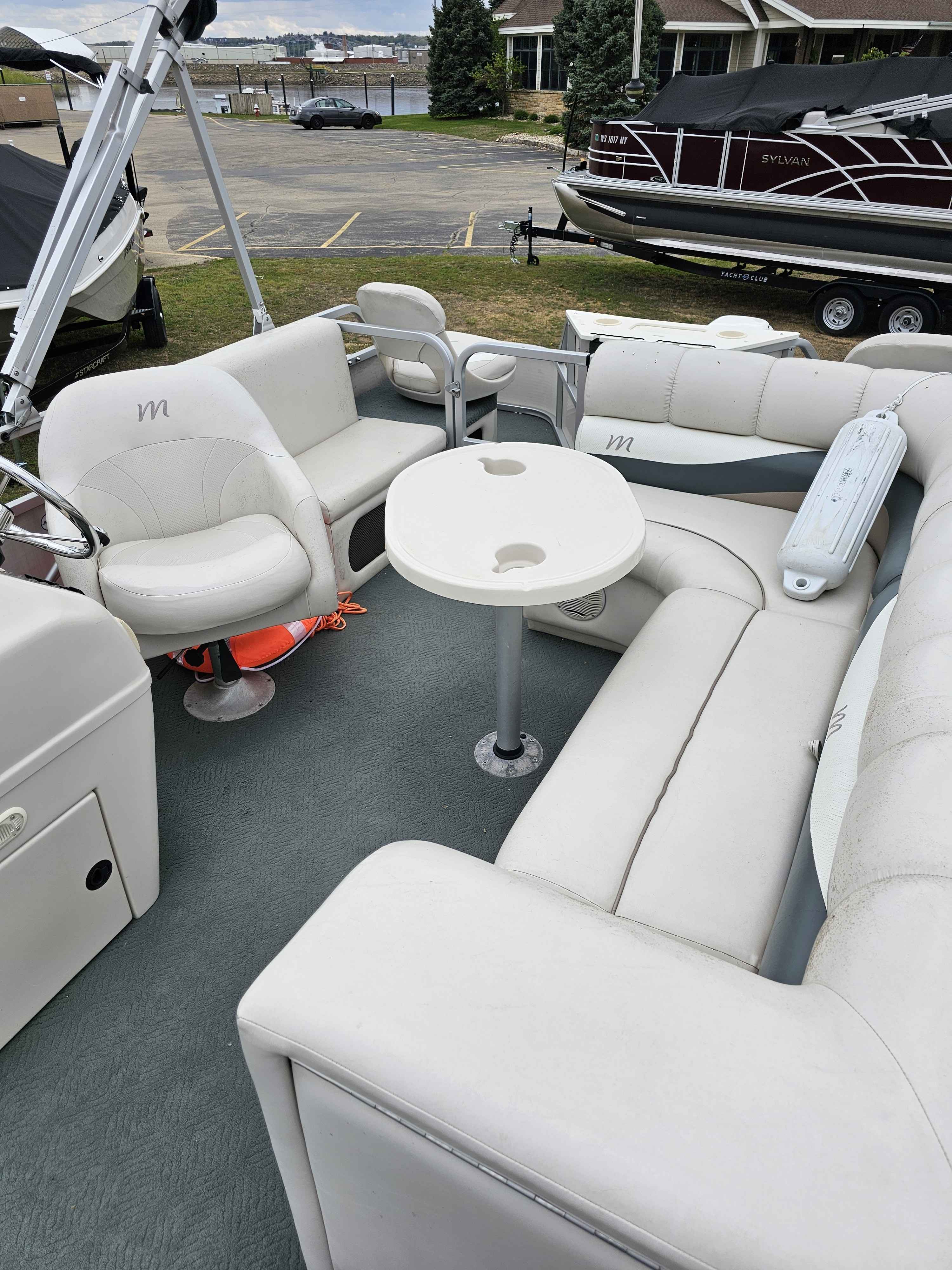 boat-carouselImage-image