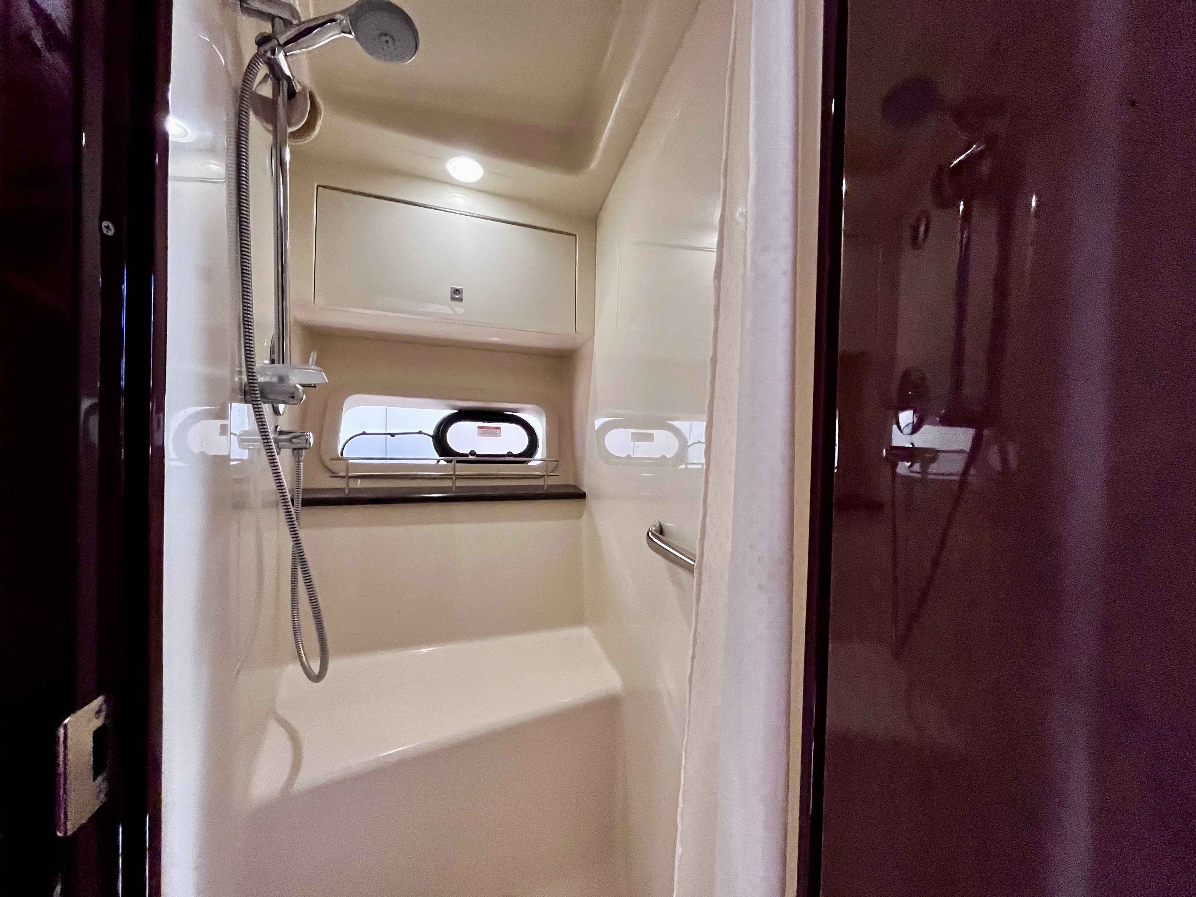 Pre-Owned 2015 Sea ray 470 Sundancer for Sale | Vancouver, BC | M&P Yacht Centre | 69effbcb3127753a4002e465
