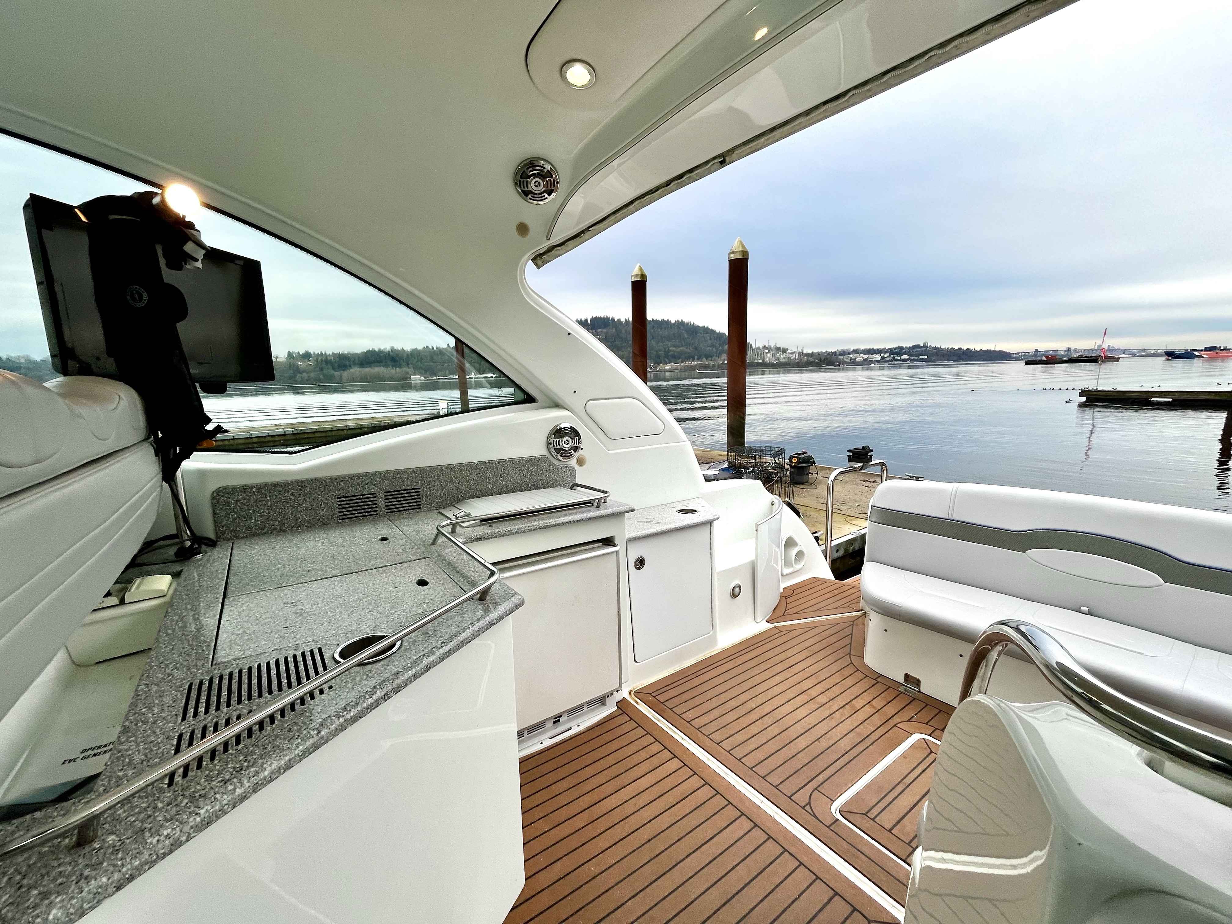 Pre-Owned 2008 Formula 45 Yacht for Sale | Vancouver, BC | M&P Yacht Centre | 65dd3a441a2242300b02e968