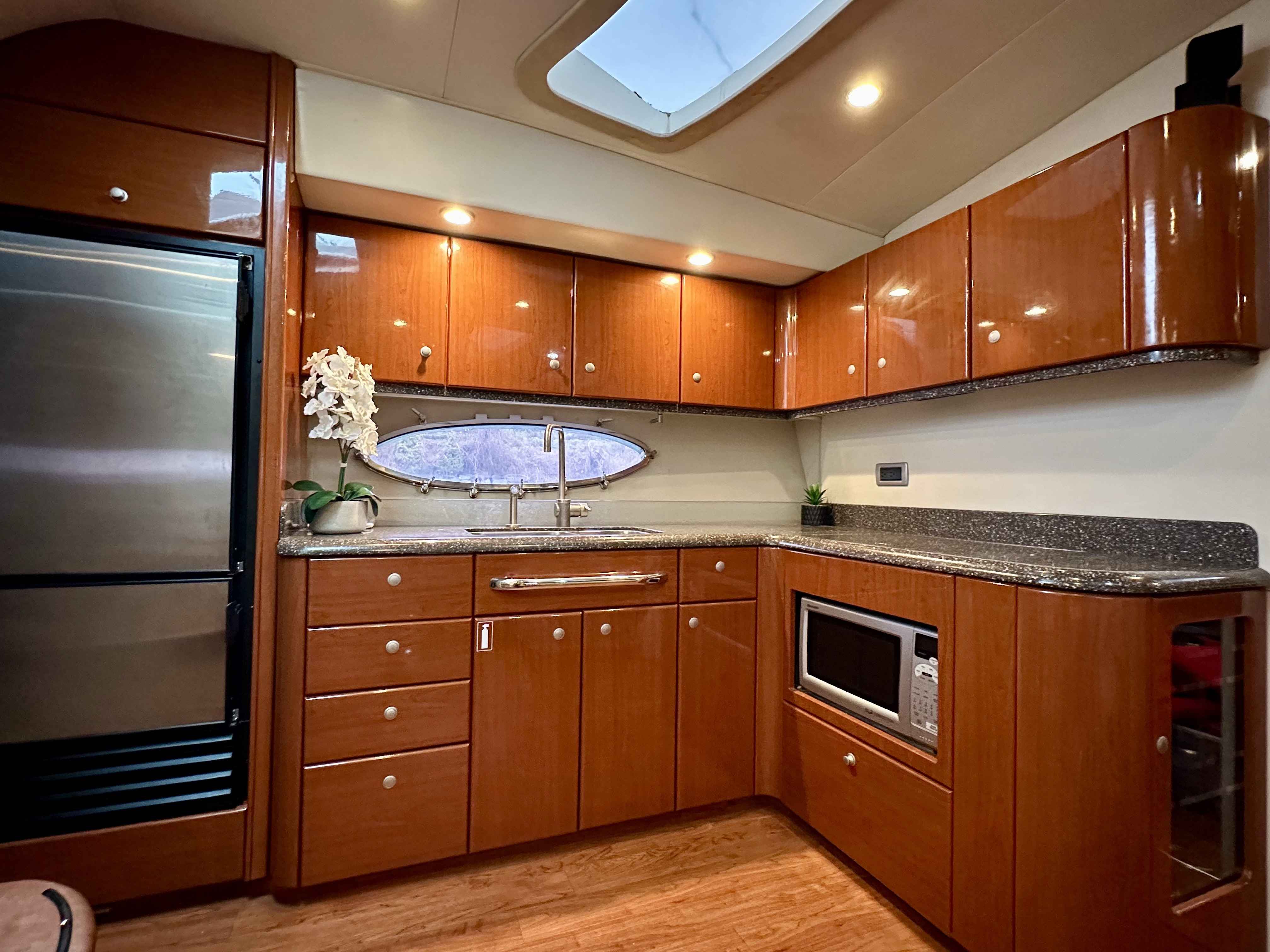 Pre-Owned 2008 Formula 45 Yacht for Sale | Vancouver, BC | M&P Yacht Centre | 65dd3a441a2242300b02e968