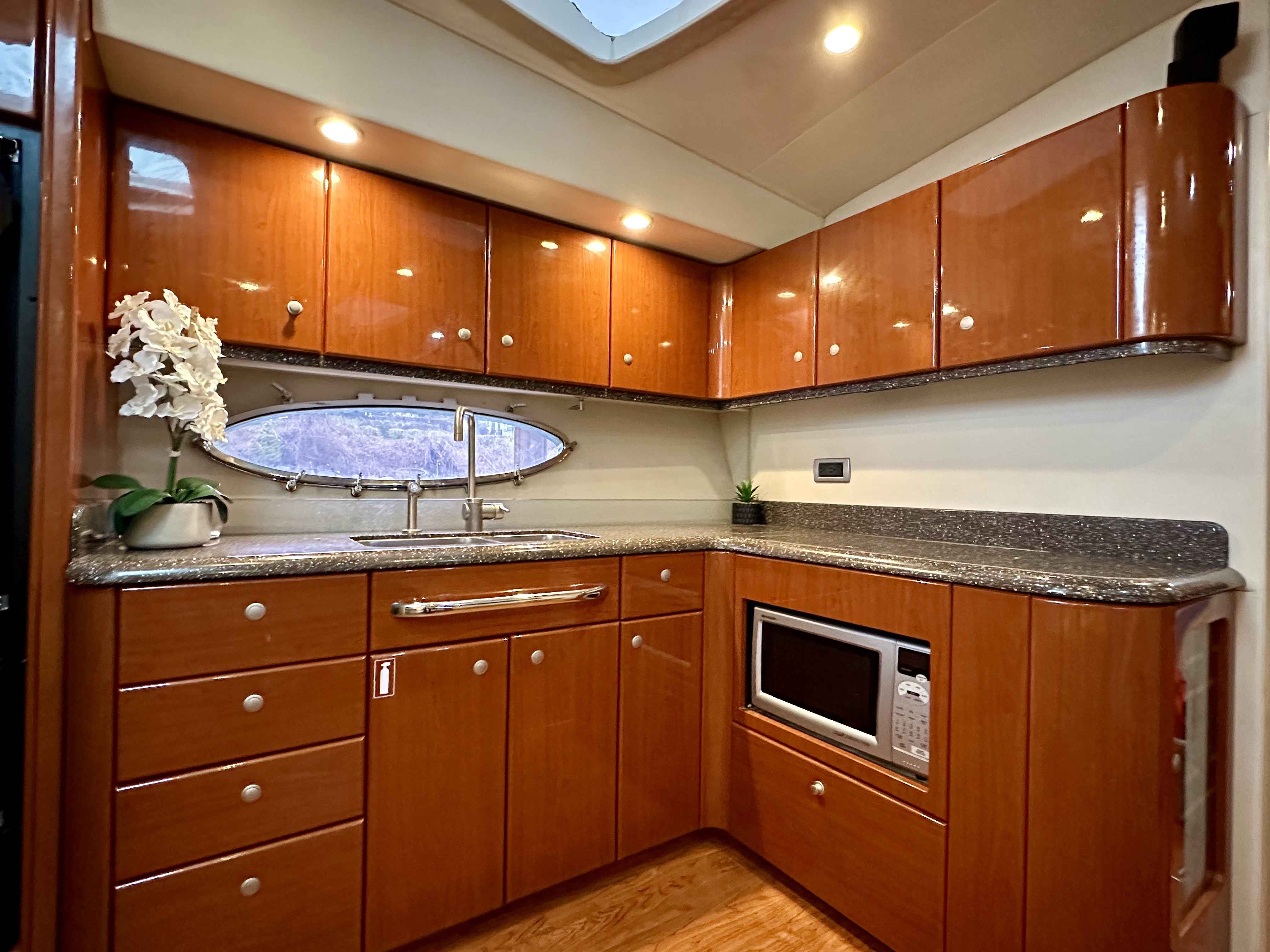Pre-Owned 2008 Formula 45 Yacht for Sale | Vancouver, BC | M&P Yacht Centre | 65dd3a441a2242300b02e968