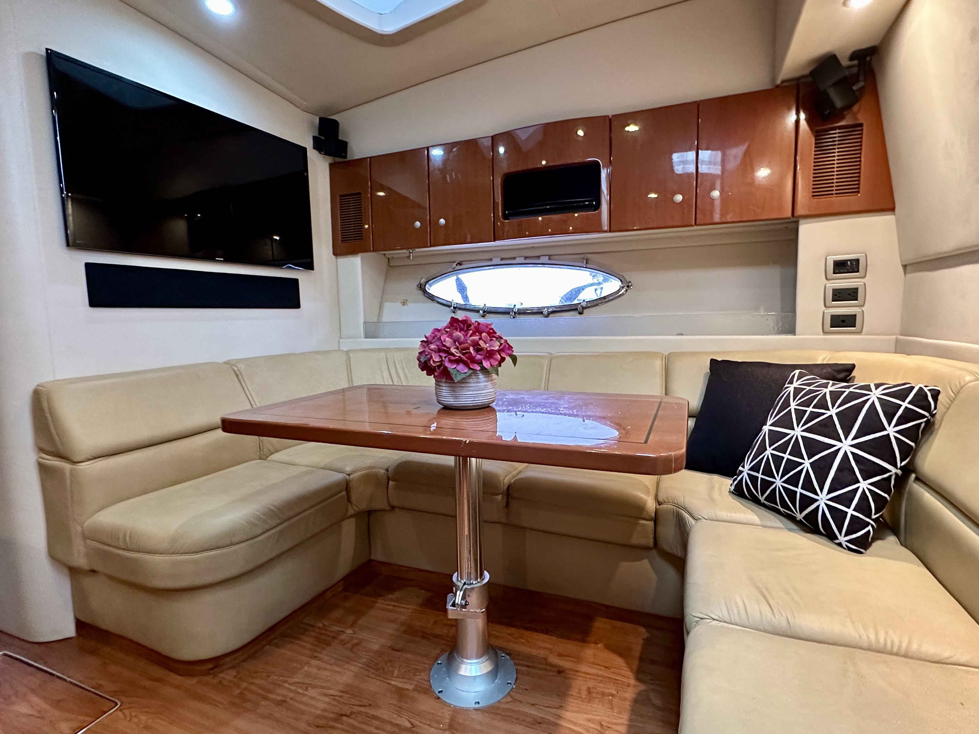 Pre-Owned 2008 Formula 45 Yacht for Sale | Vancouver, BC | M&P Yacht Centre | 65dd3a441a2242300b02e968