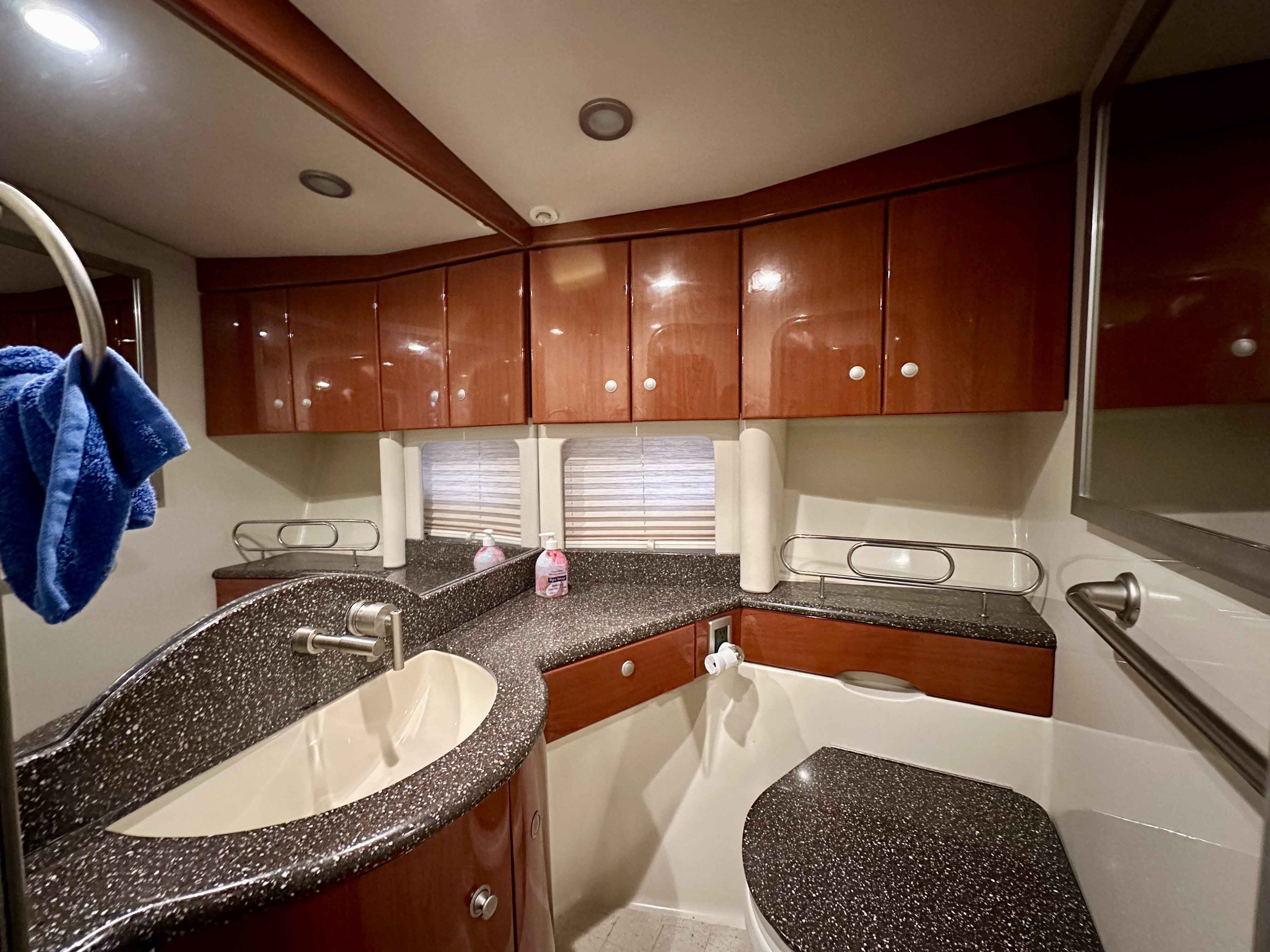 Pre-Owned 2008 Formula 45 Yacht for Sale | Vancouver, BC | M&P Yacht Centre | 65dd3a441a2242300b02e968
